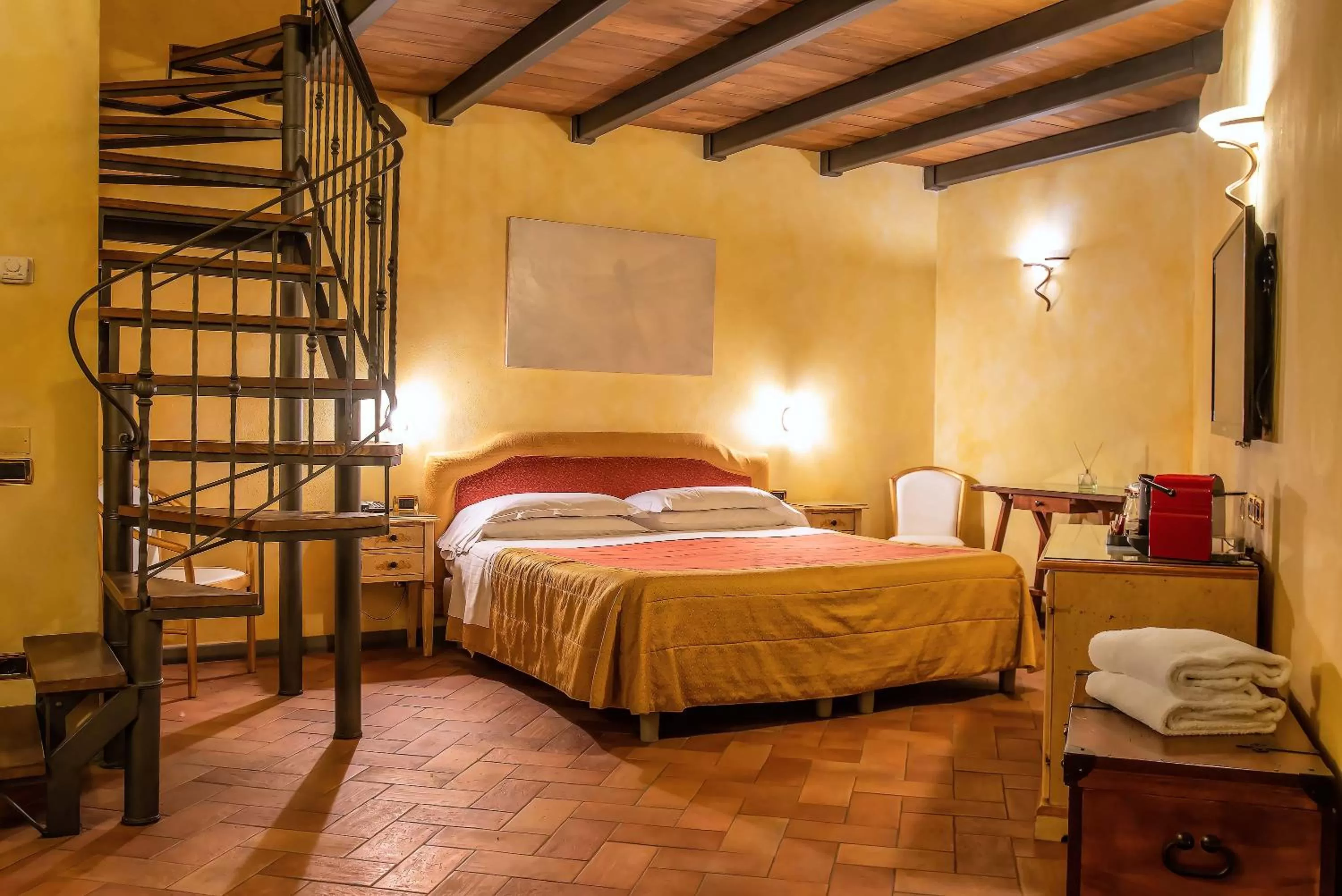 Bed in Hotel Alba Palace