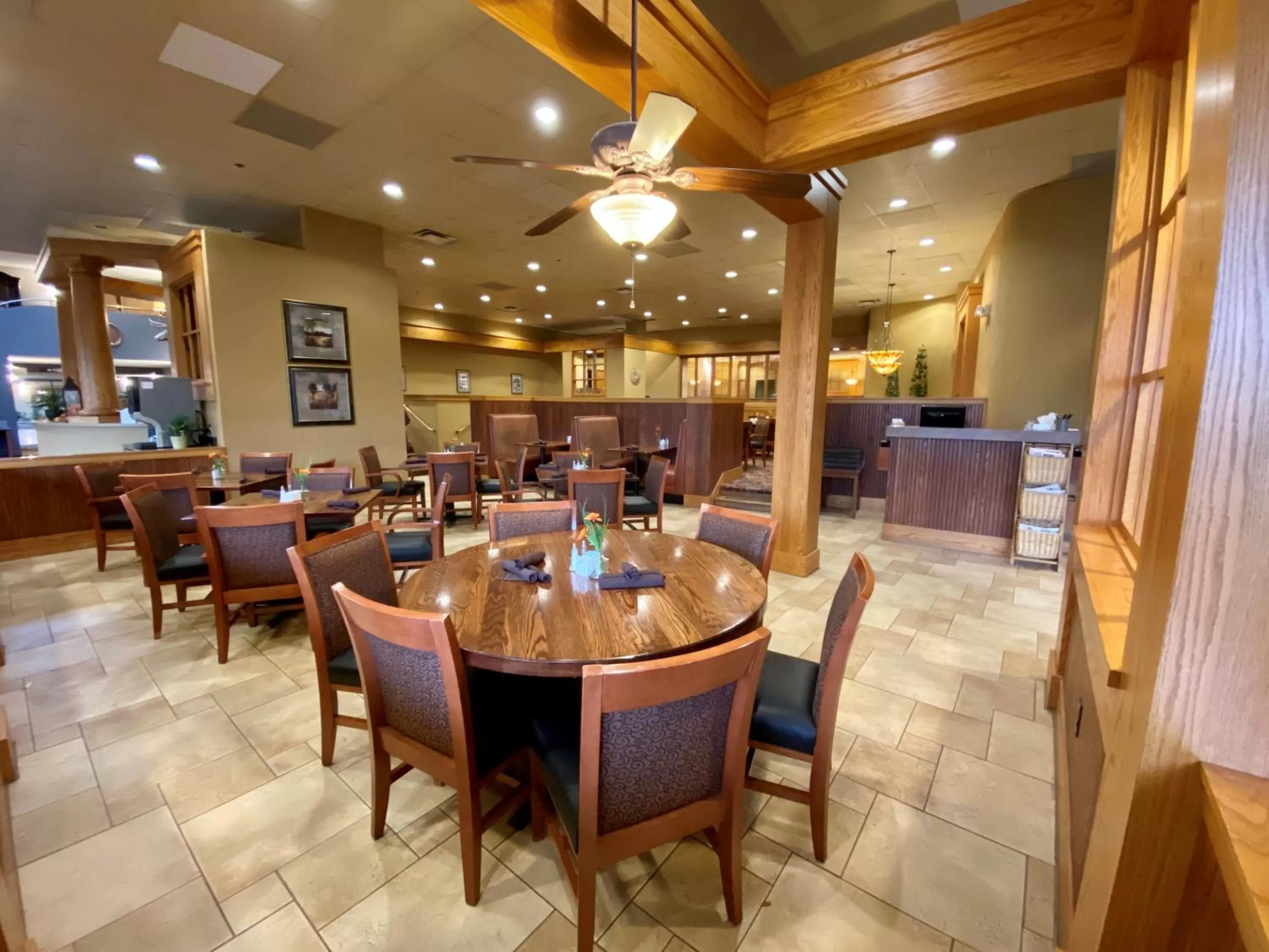 Restaurant/places to eat in Ramkota Hotel Pierre