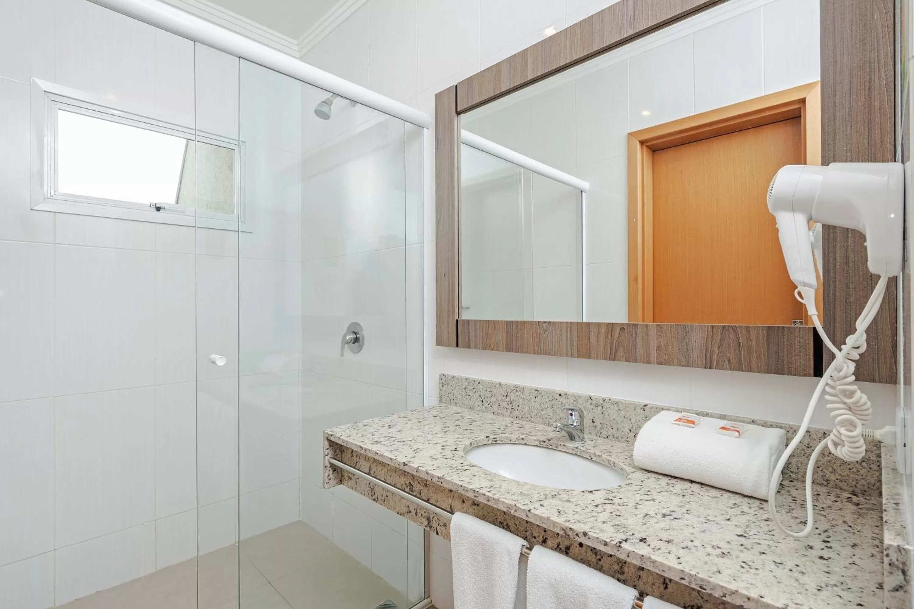 Bathroom in Slim Curitiba Av das Torres