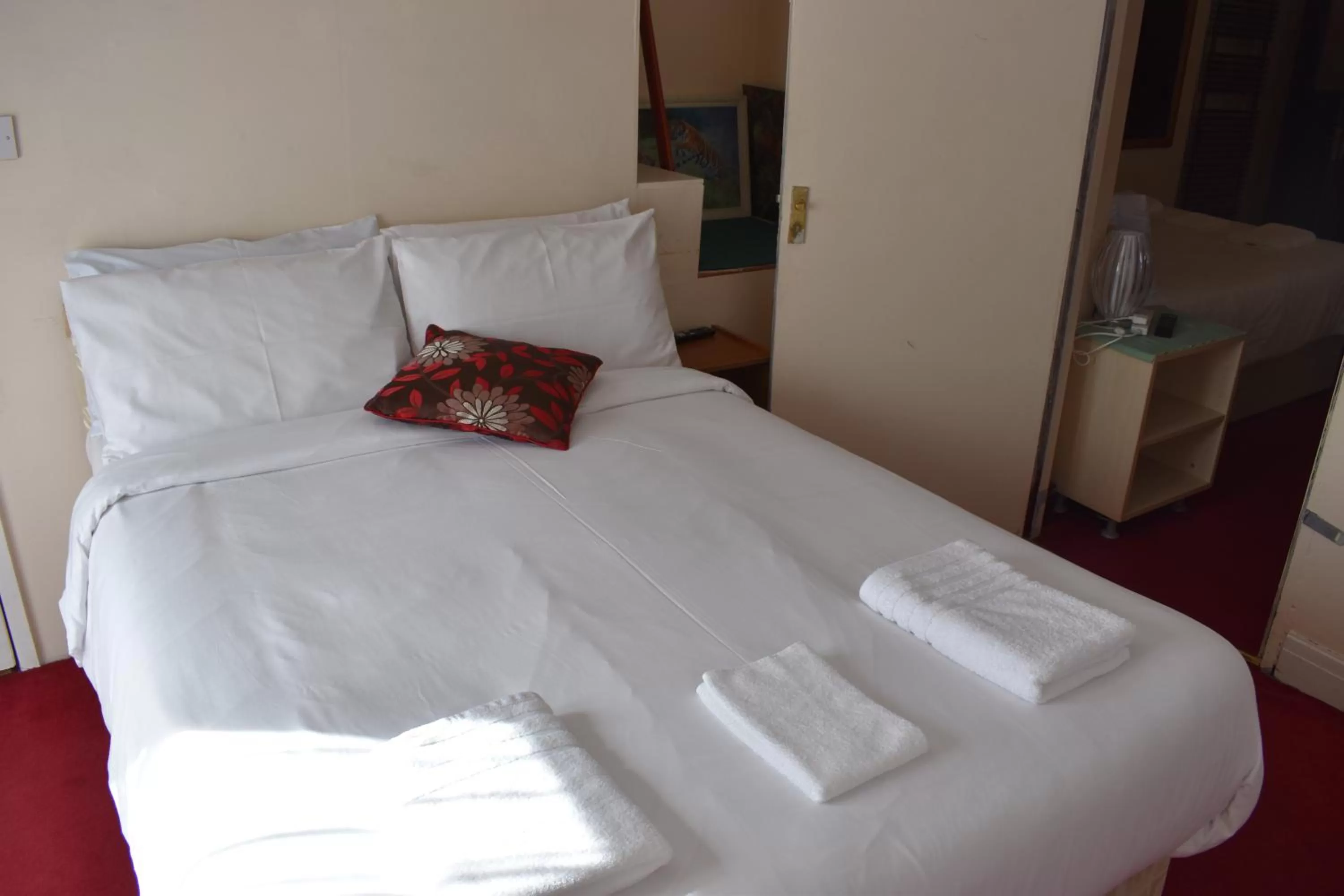 Bed in Lyndhurst Hotel