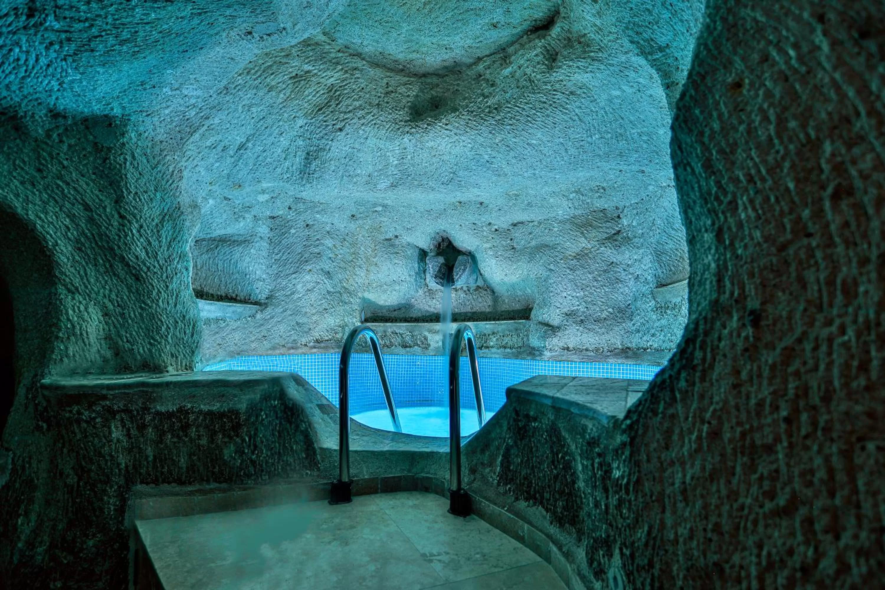 Swimming pool in Şah Saray Cave Suites Halal Hotel