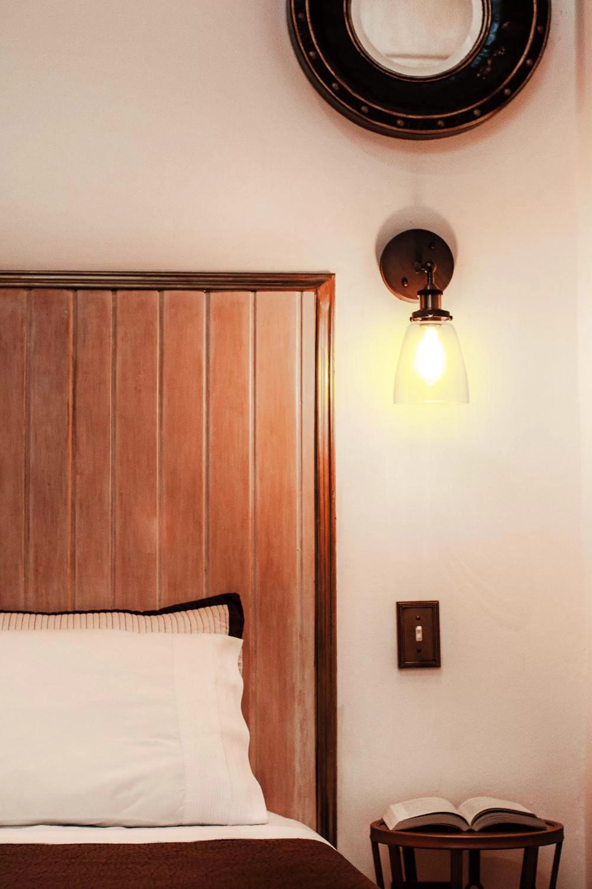 Decorative detail, Bed in La Isabela Suites