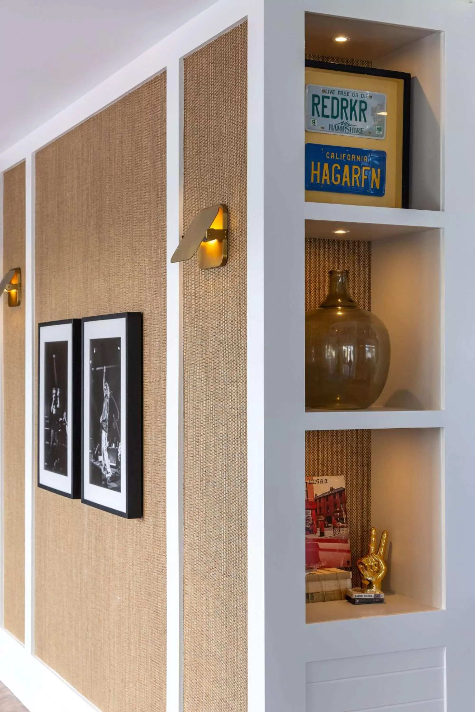 Restaurant/places to eat in The Waterfront Beach Resort, A Hilton Hotel