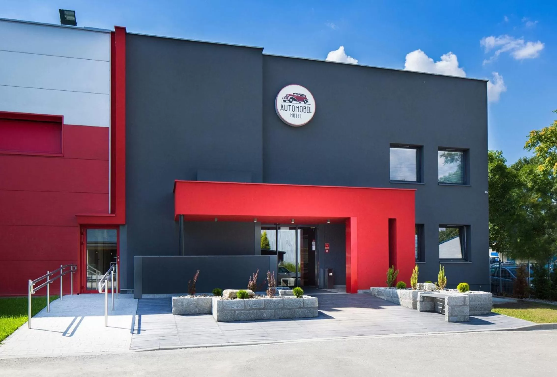 Facade/entrance in Automobil Hotel