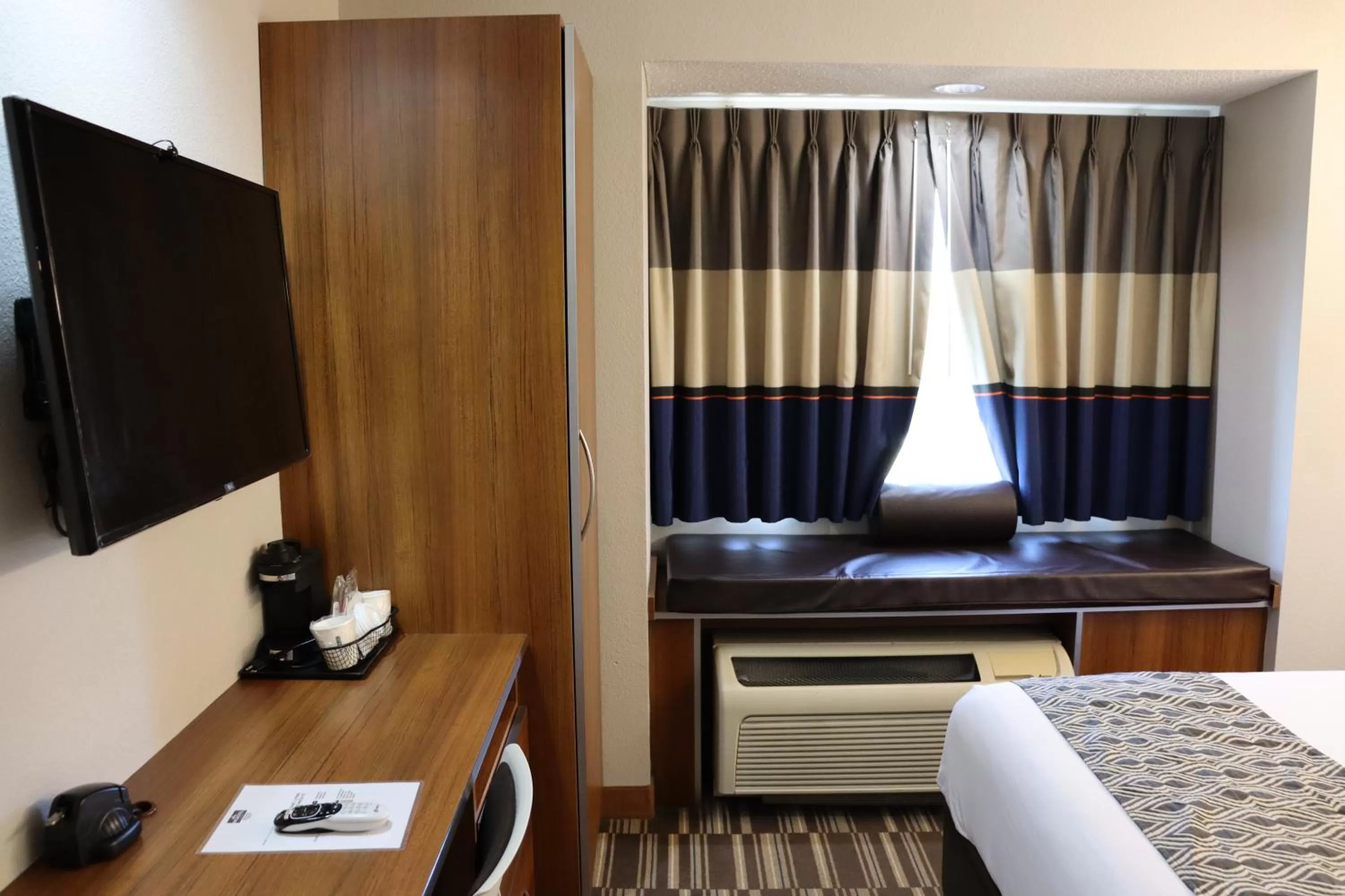 Bedroom, Bed in Microtel Inn & Suites by Wyndham Columbus Near Fort Moore