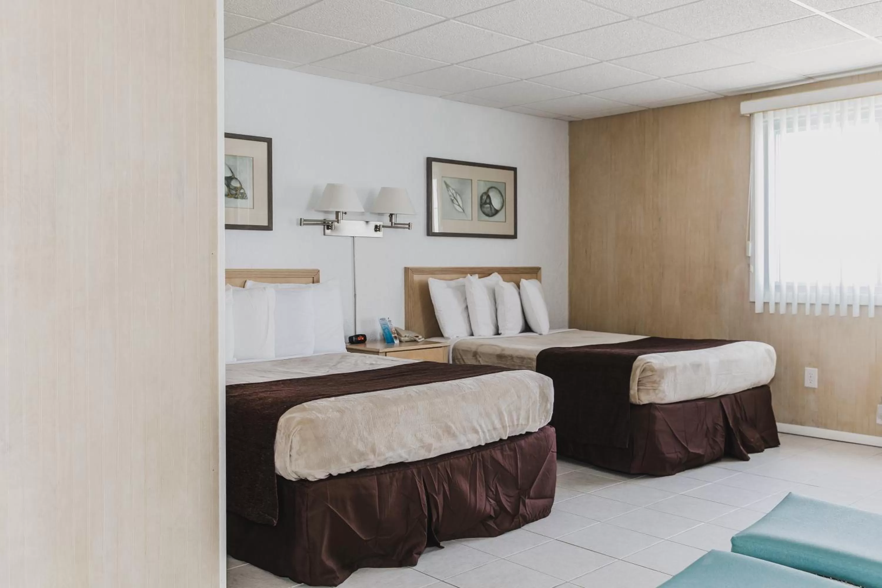 Bed in Heart of Wildwood Motel