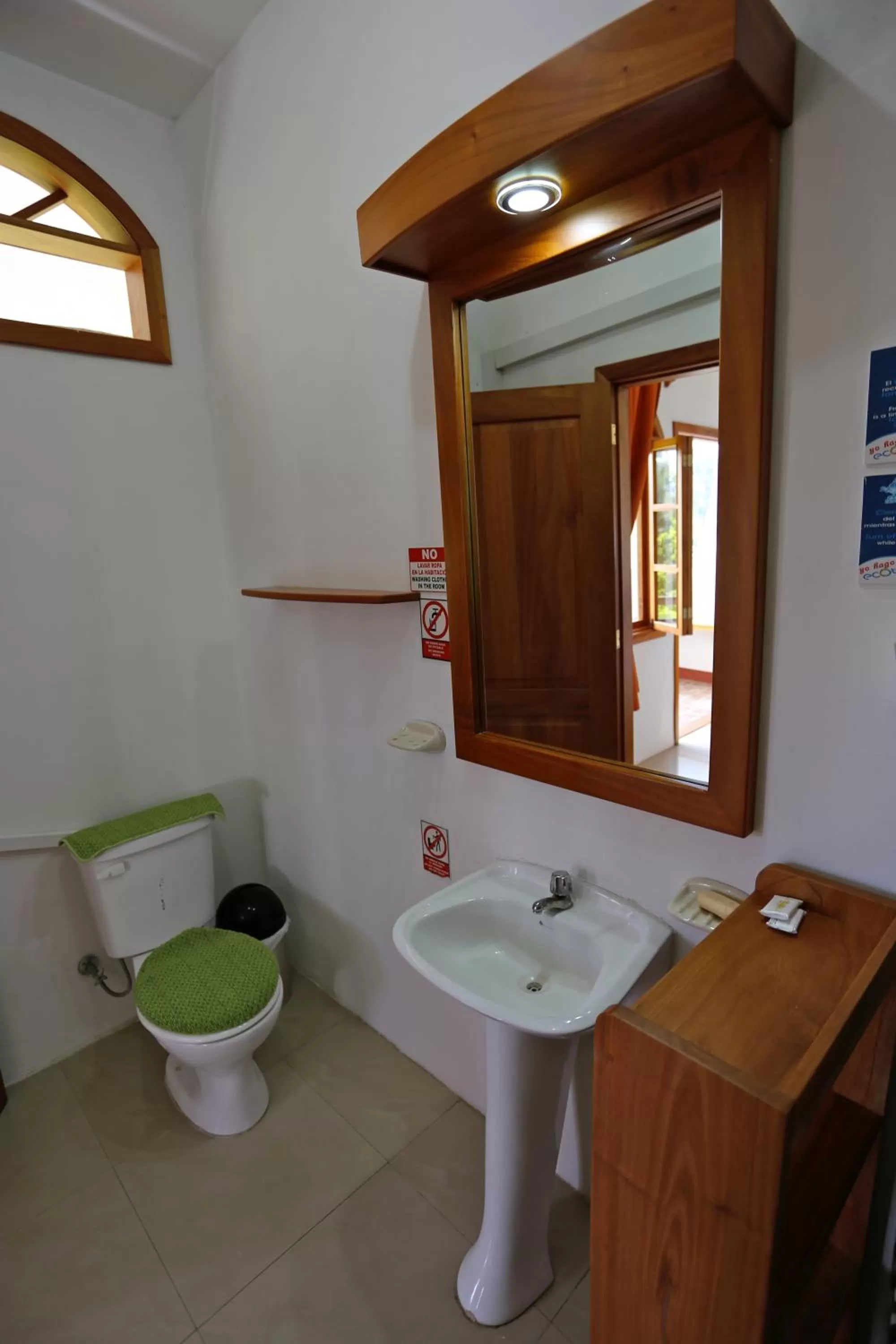 Toilet, Bathroom in The Galapagos Pearl B&B