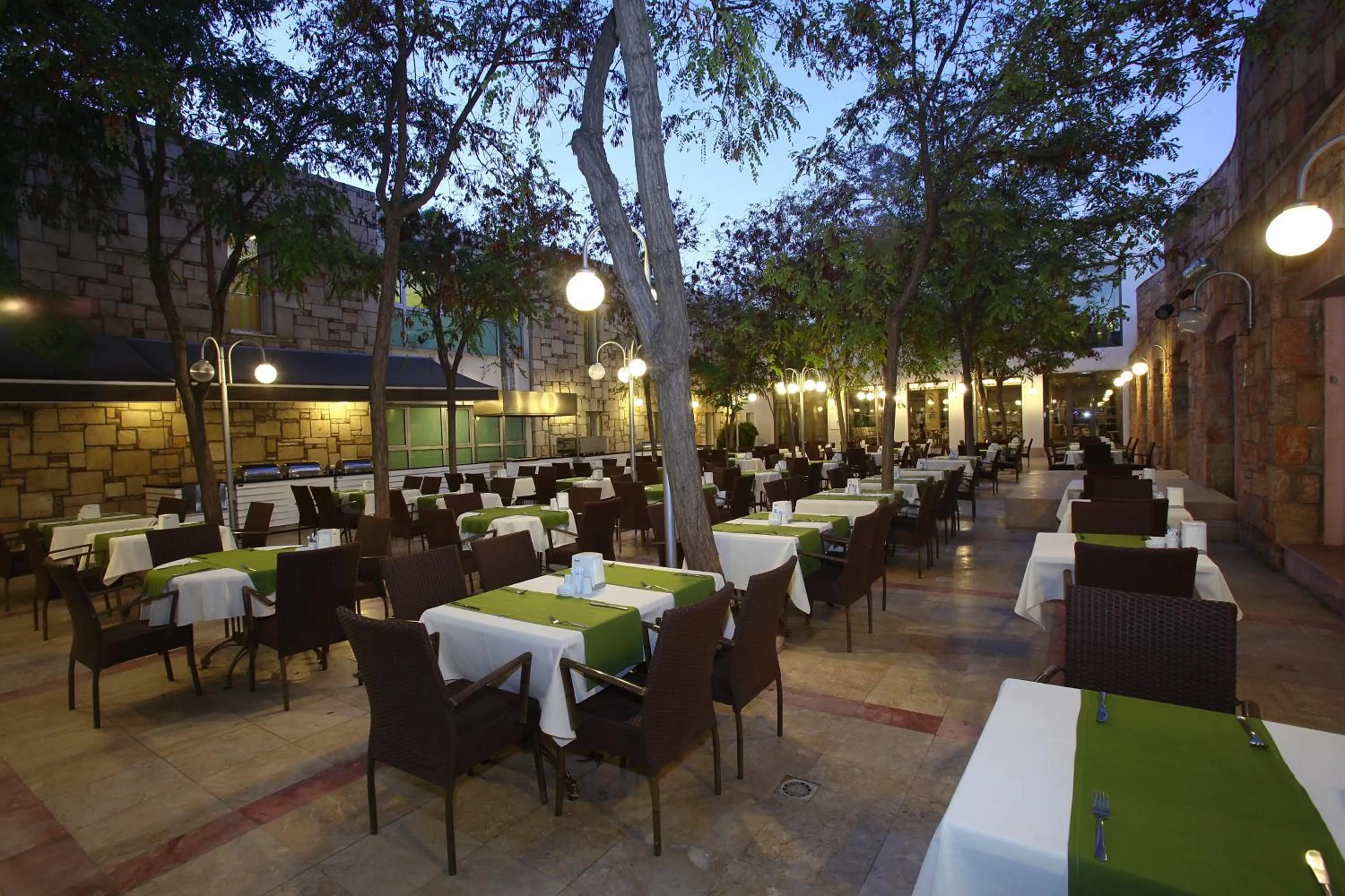 Restaurant/places to eat in Mandarin Resort & Spa