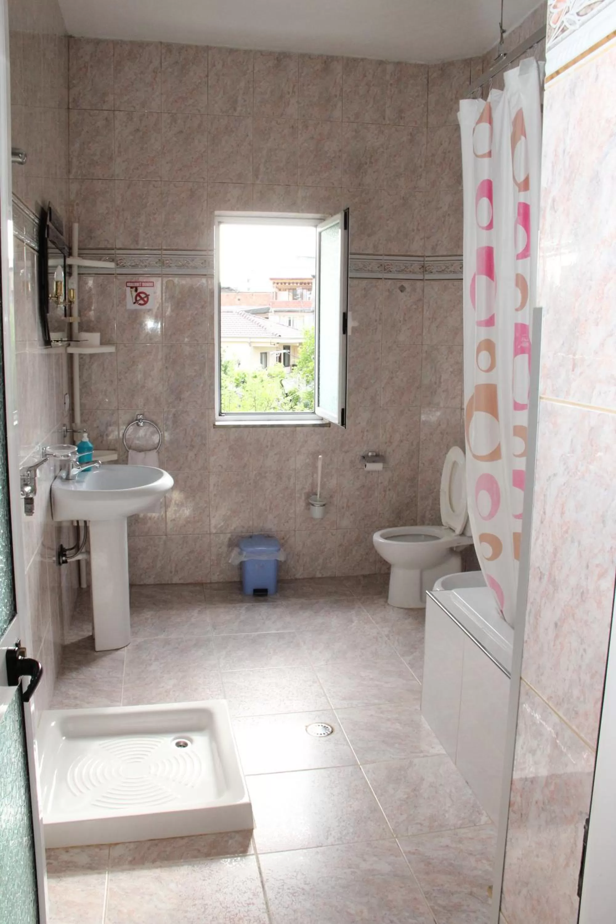 Bathroom in Hotel Italia