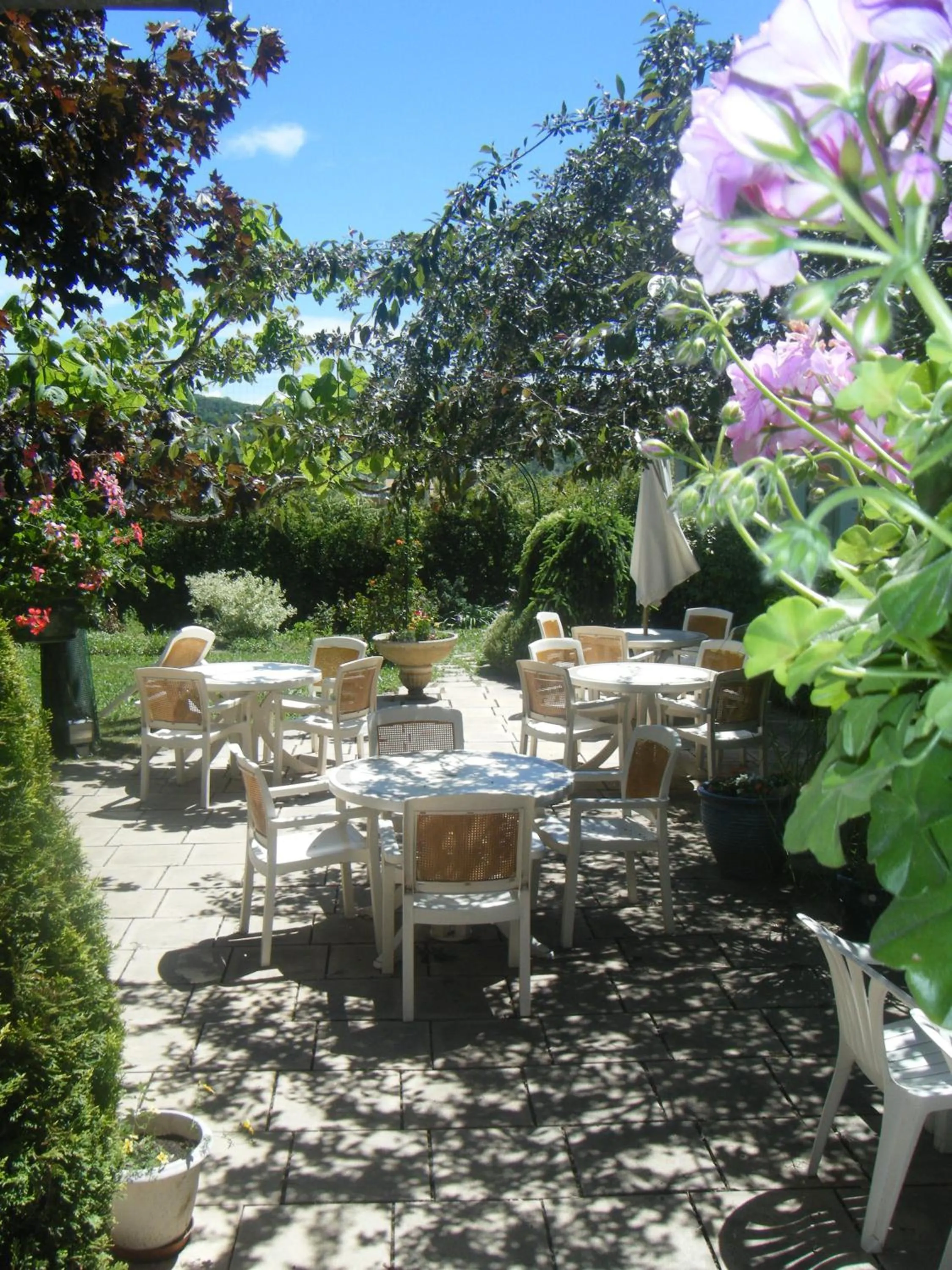 Patio in Cit'Hotel Avantici Gap