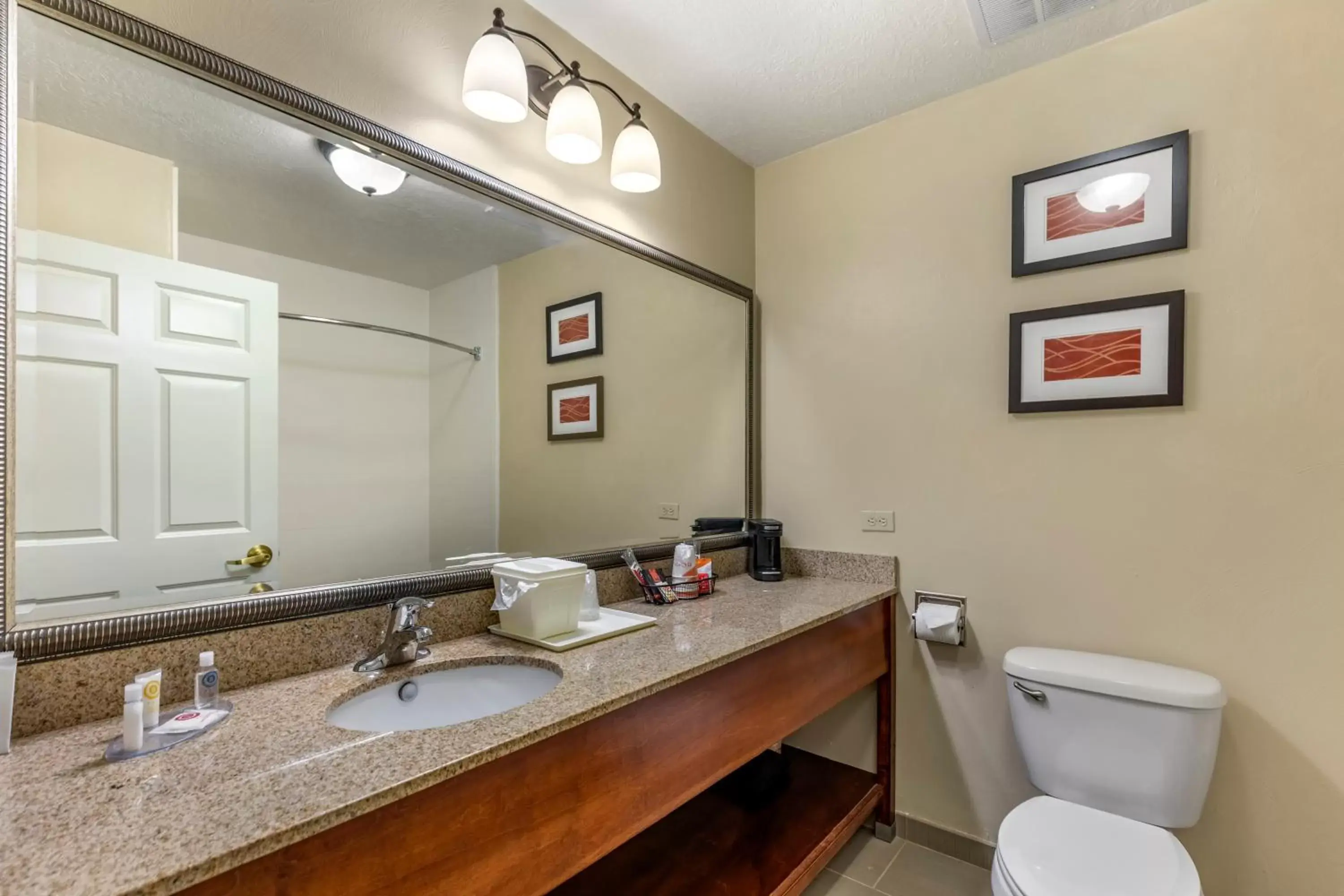 One-Bedroom King Suite with Sofa Bed - Non-Smoking in Comfort Inn Saint George North One-Bedroom King Suite with Sofa Bed - Non-Smoking in Comfort Inn Saint George North