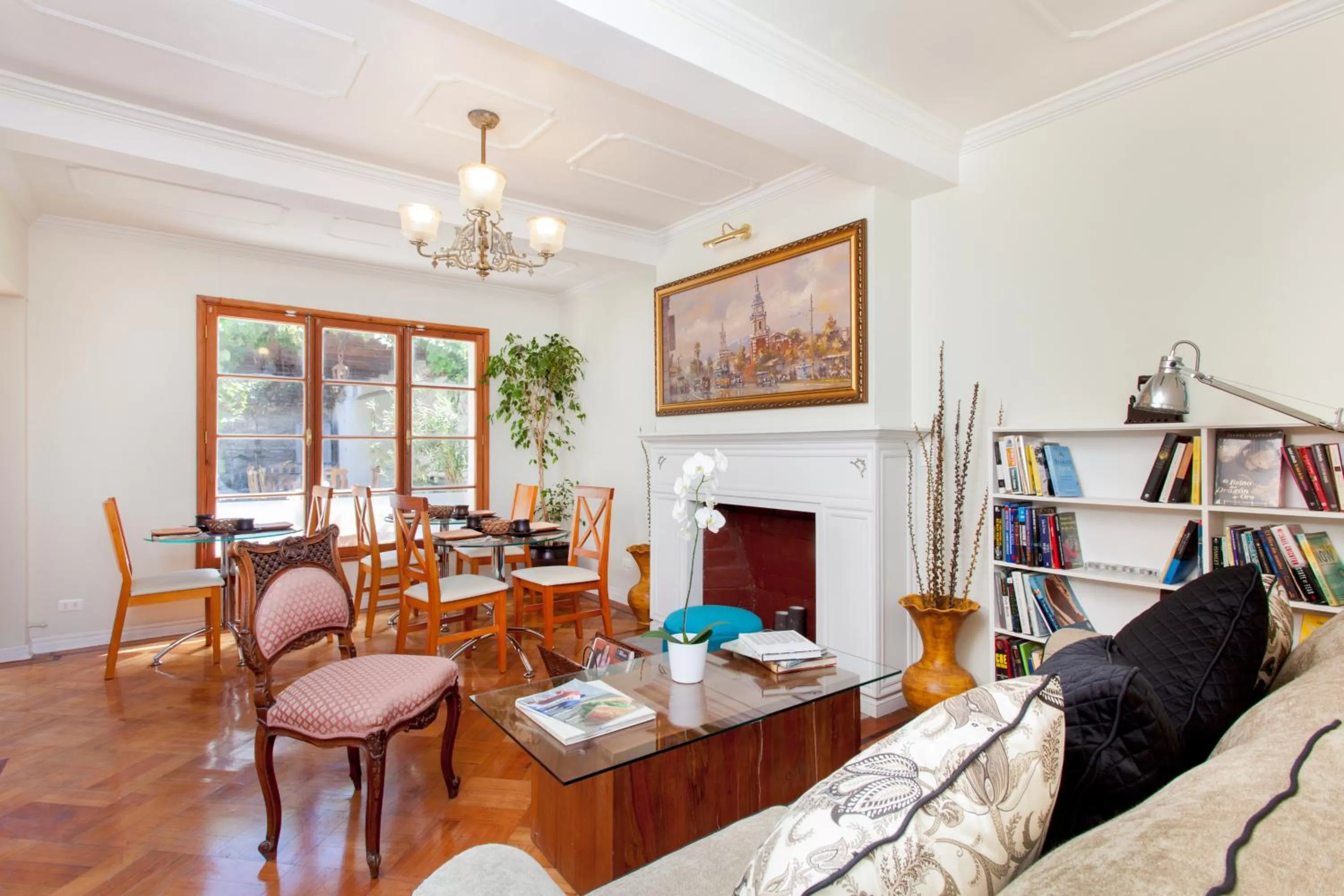 Communal lounge/ TV room, Seating Area in Carménére Ecohotel