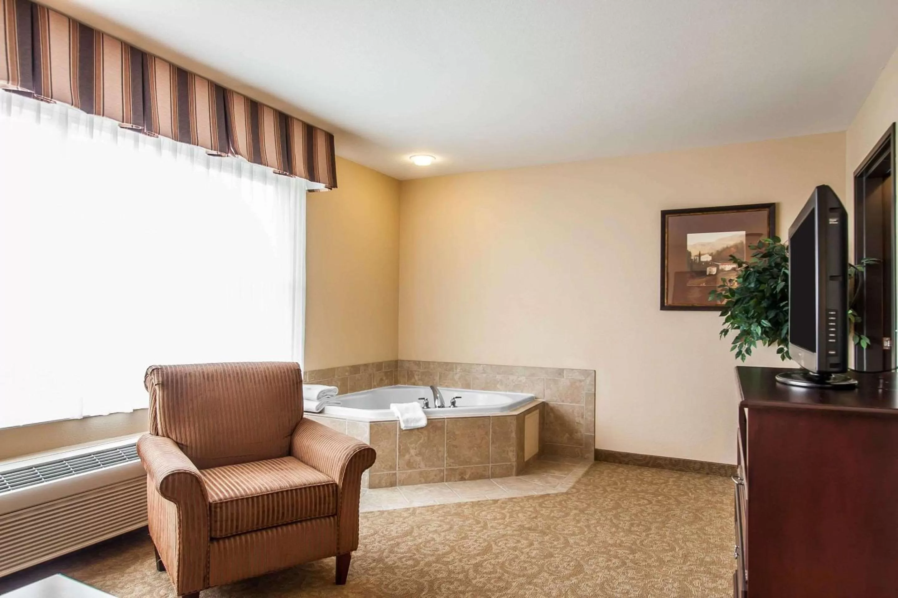 Photo of the whole room in Comfort Inn & Suites McMinnville Wine Country