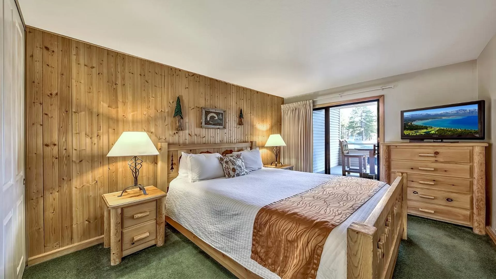 Bed in Lakeland Village at Heavenly