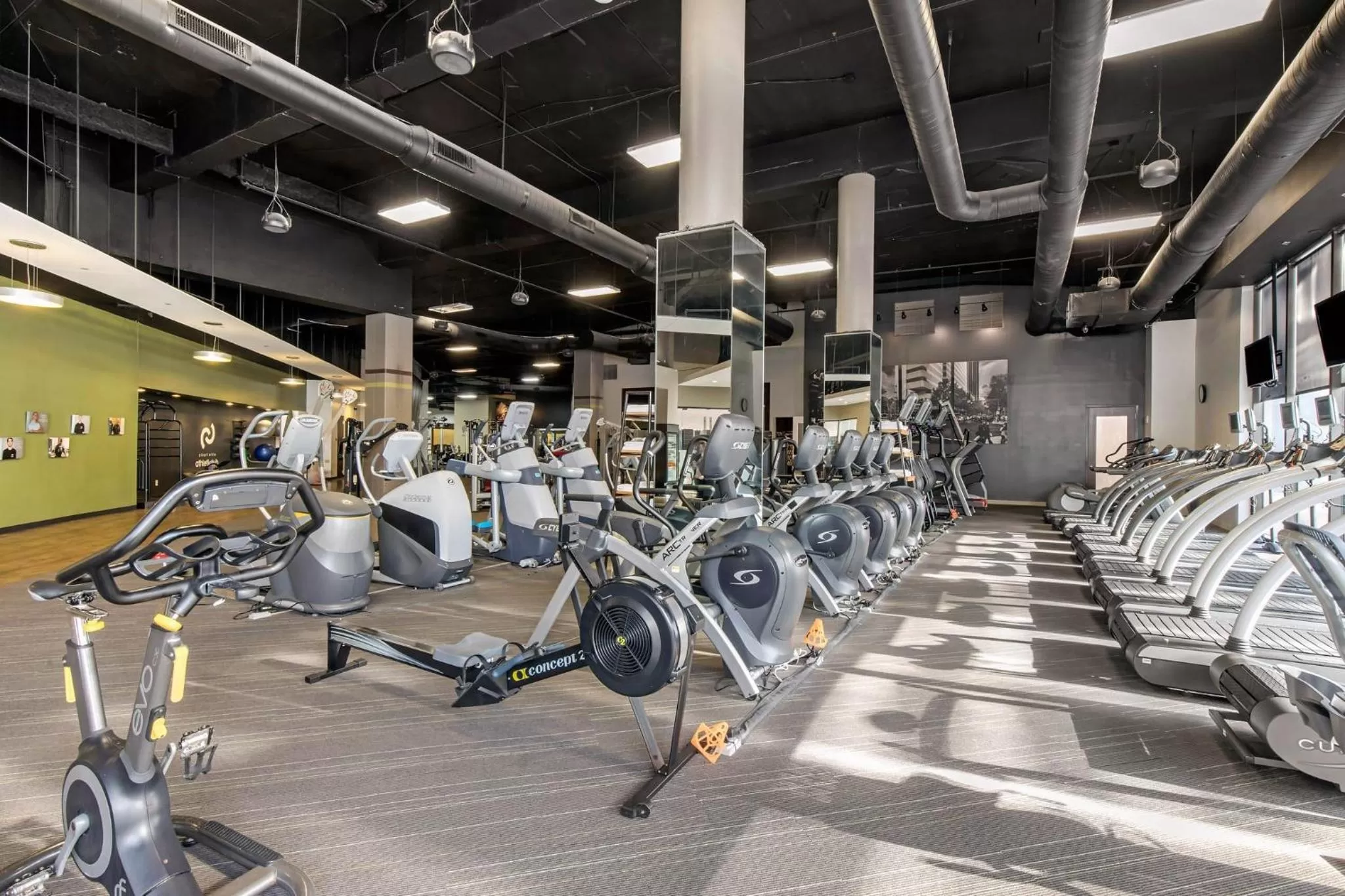 Fitness centre/facilities in Omni Charlotte Hotel