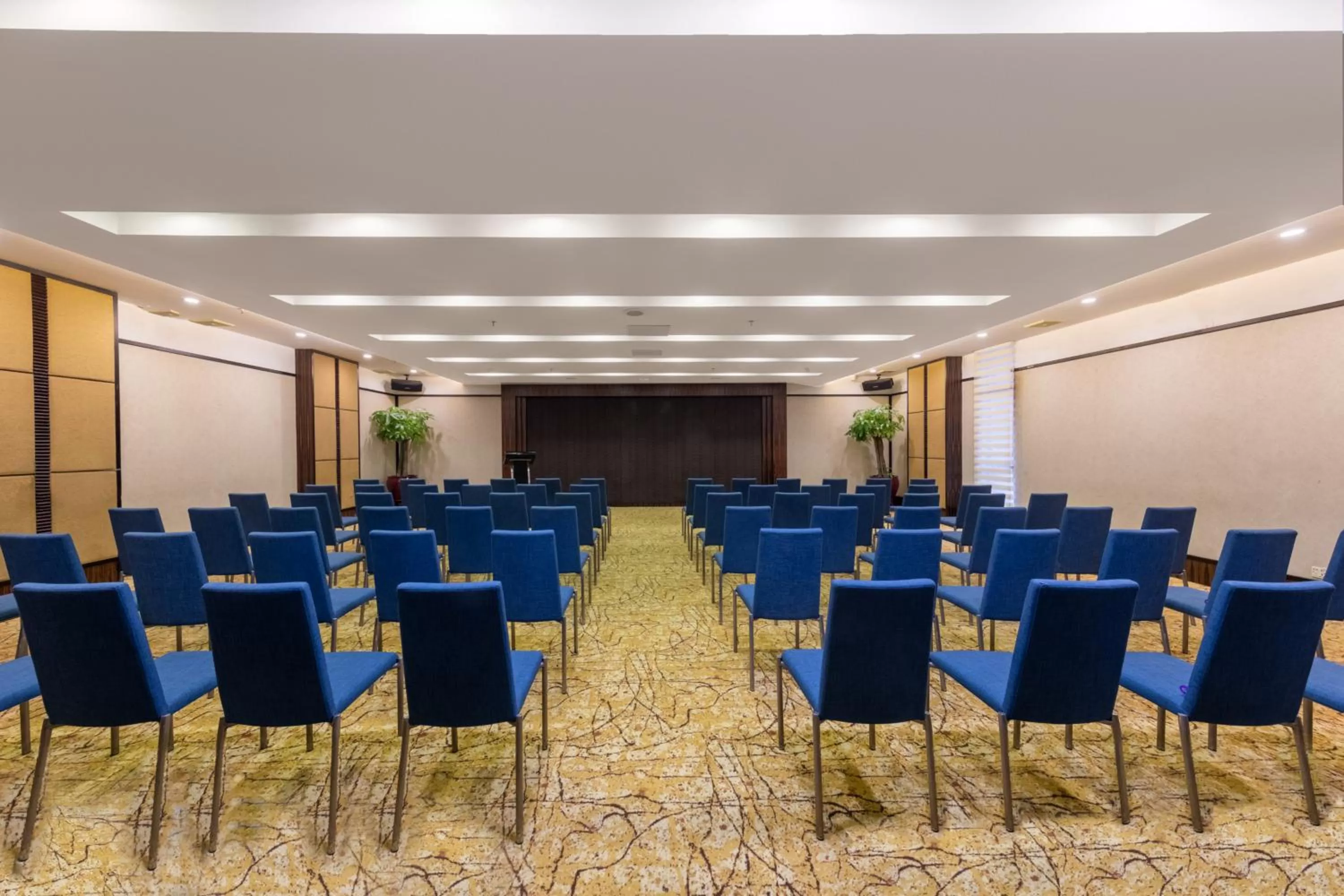 Meeting/conference room in Crowne Plaza Foshan by IHG