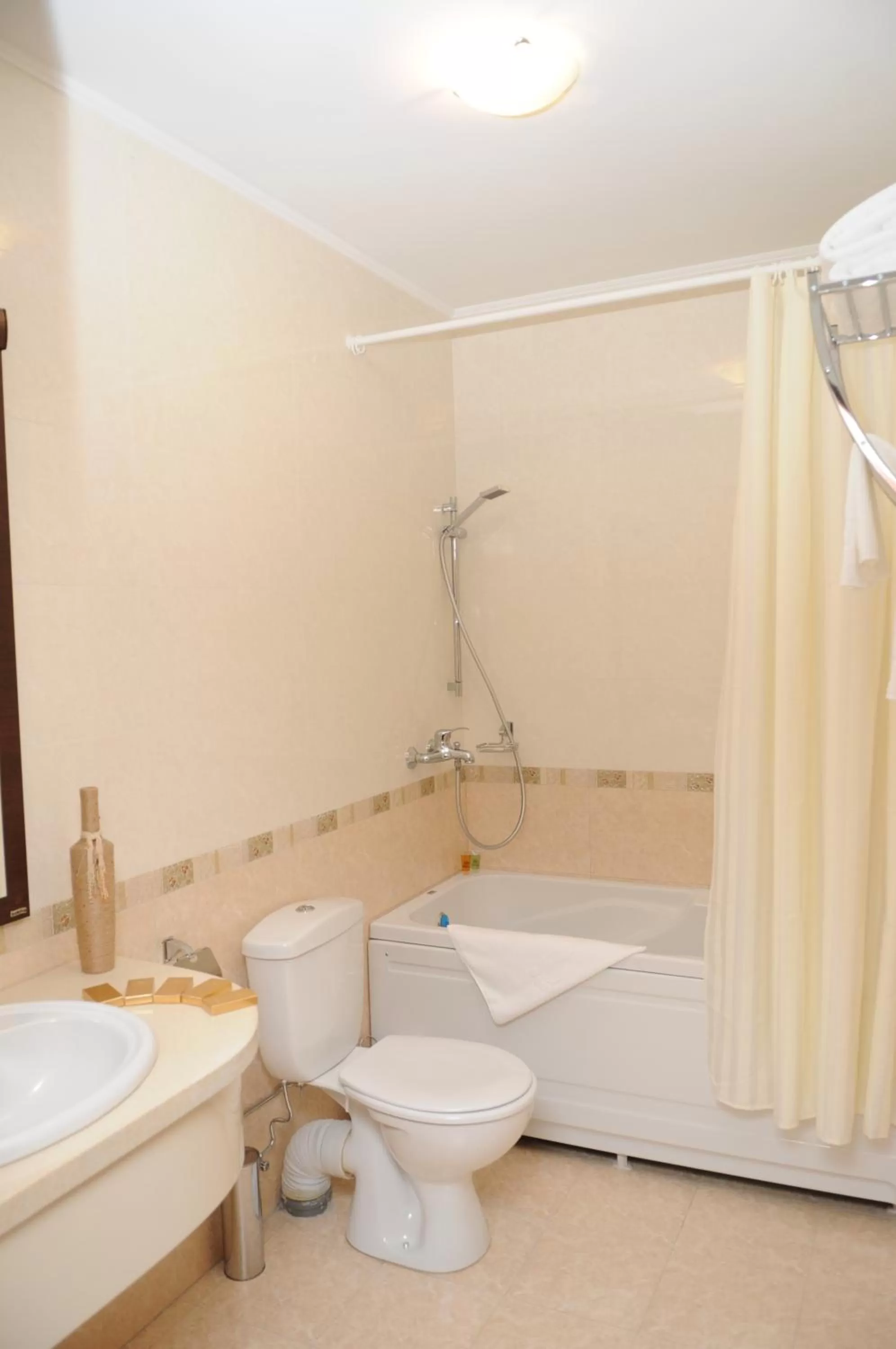 Toilet in Manhattan Hotel & Restaurant