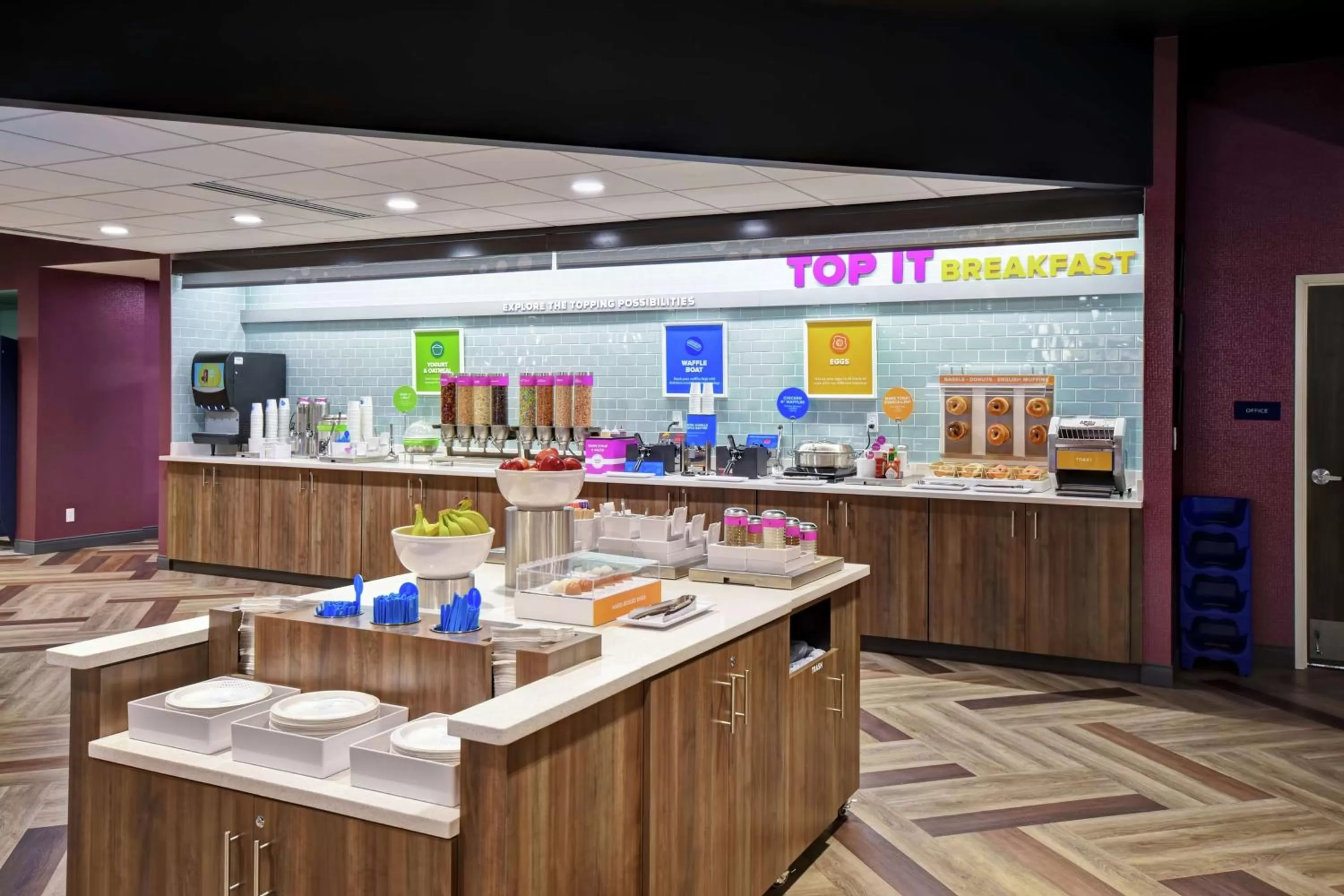 Dining area in Tru By Hilton Fort Wayne