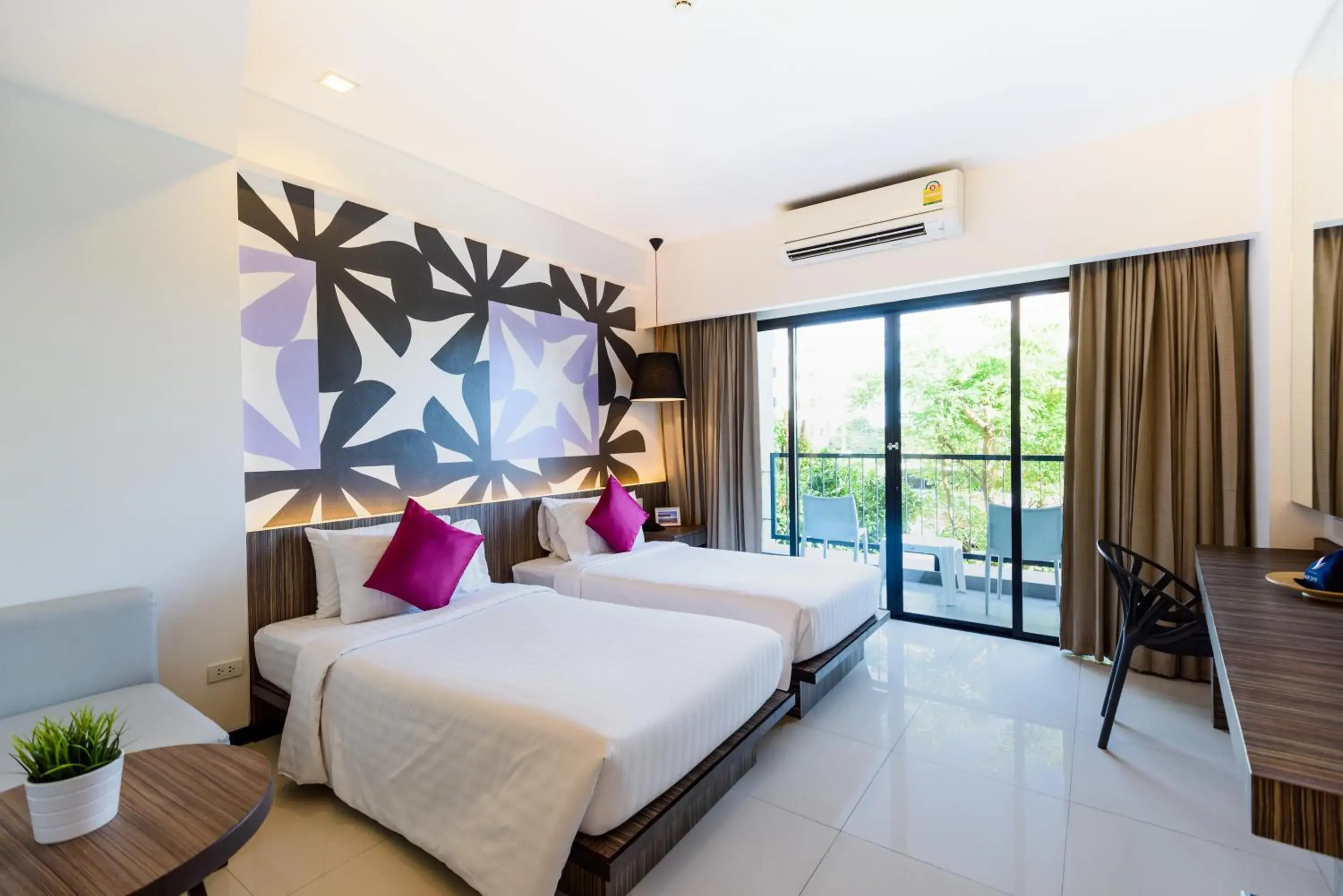 Deluxe City View Twin Room in Hotel J Residence Pattaya Deluxe City View Twin Room in Hotel J Residence Pattaya