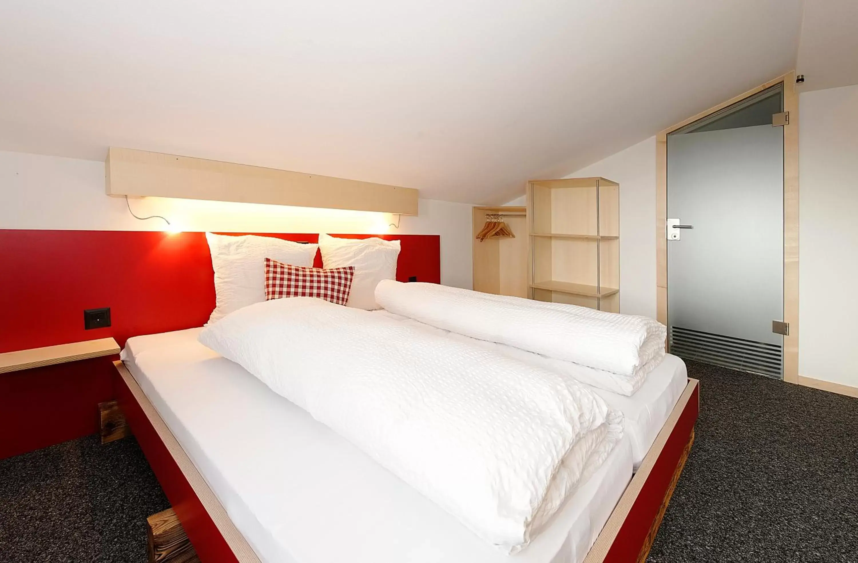 Quadruple Room with Eiger Mountain View in Alpinhotel Bort Quadruple Room with Eiger Mountain View in Alpinhotel Bort