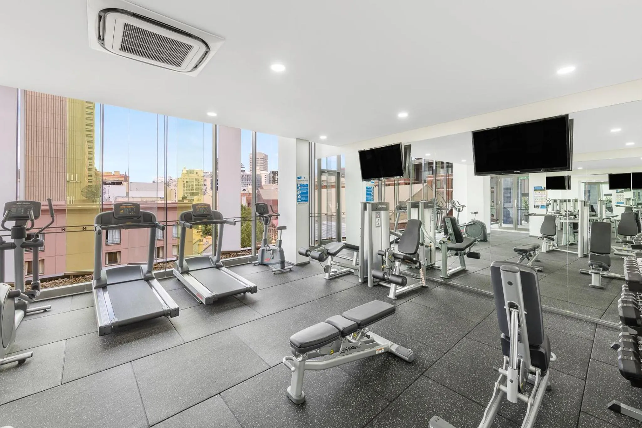 Fitness centre/facilities in Meriton Suites Campbell Street, Sydney