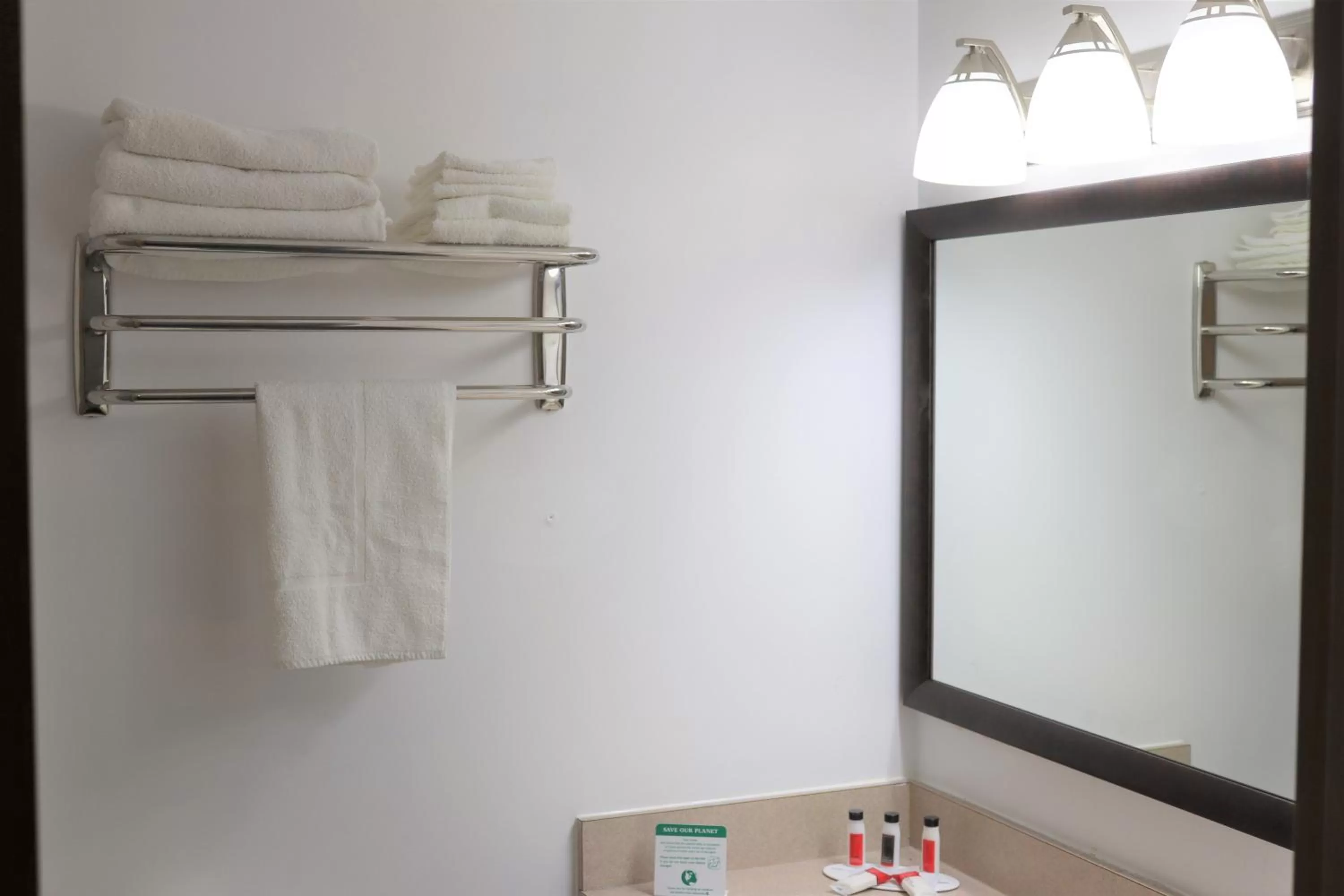 Queen Studio Suite - Non-SmokingÂ  in Super 8 by Wyndham Hinton