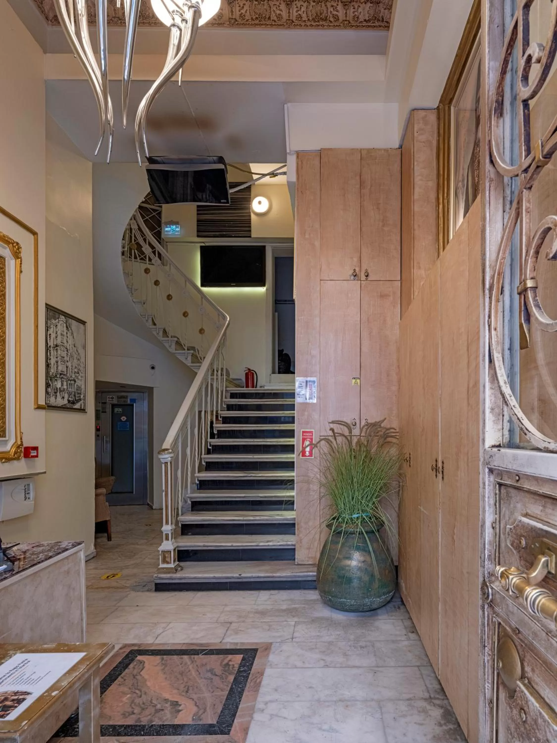 Lobby or reception in Ragip Pasha Apartments