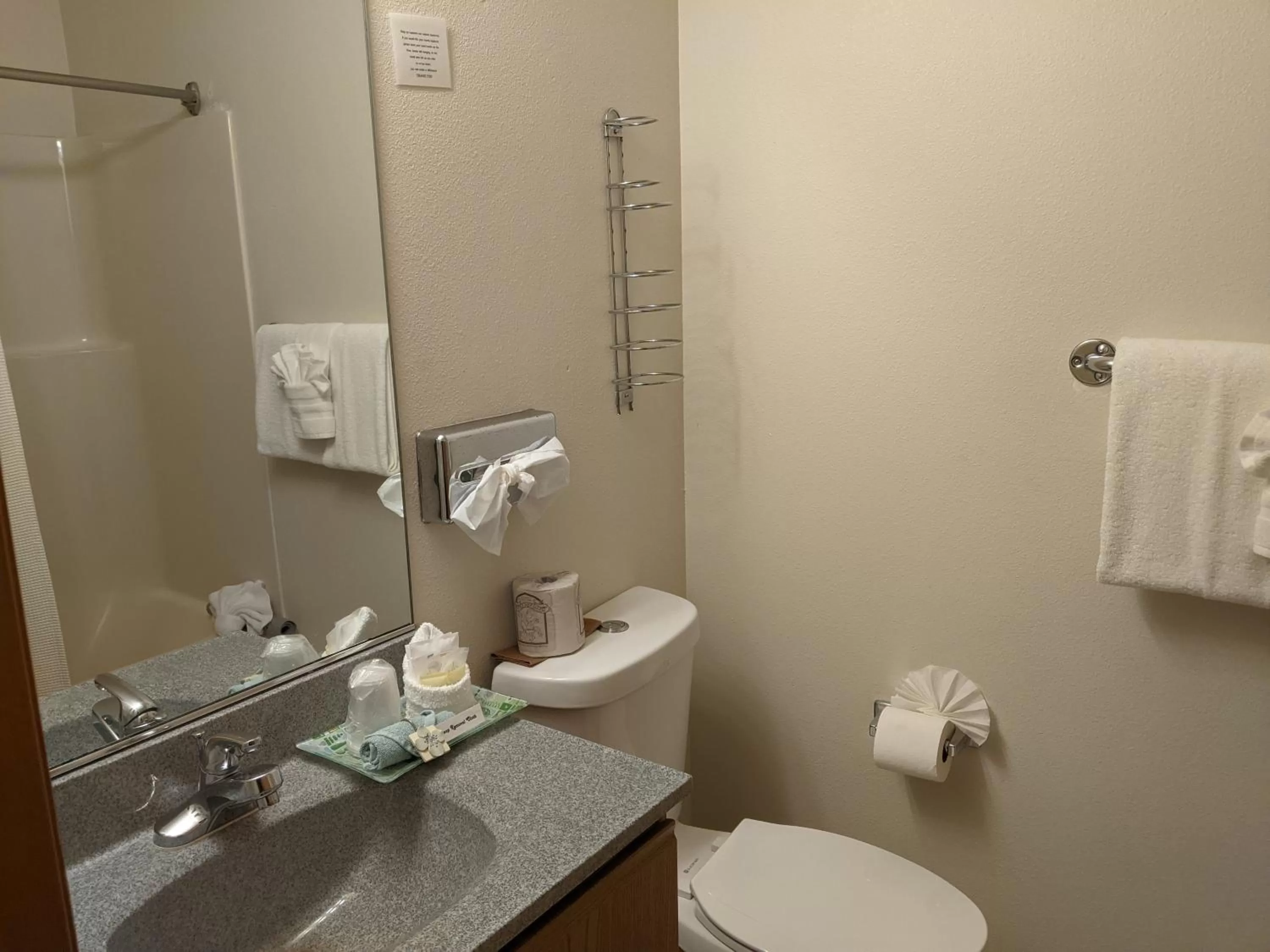 Bathroom in Hillcrest Inn