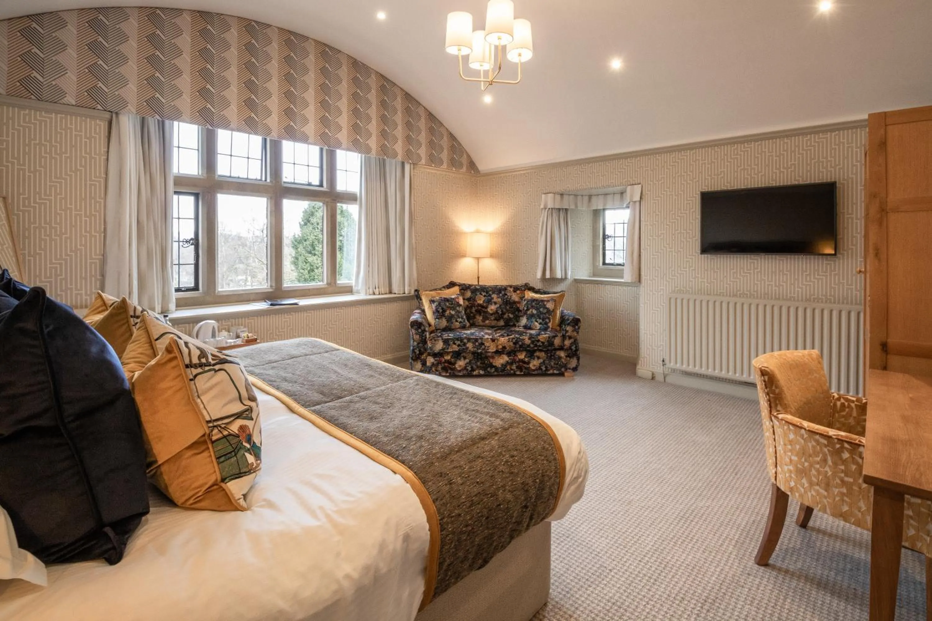 Bedroom, Bed in Cragwood Country House Hotel