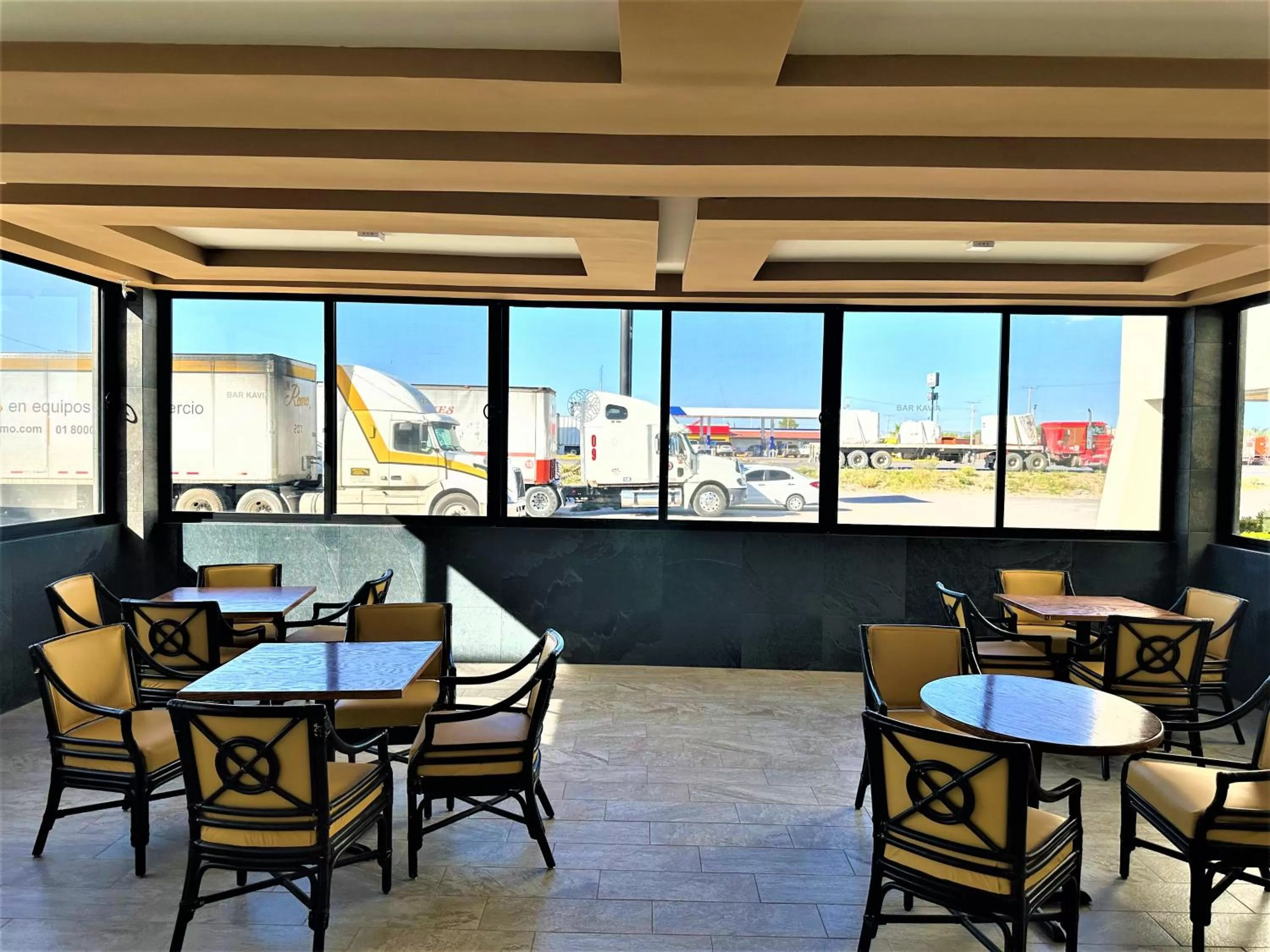 Restaurant/places to eat in KAVIA MEOQUI HOTEL & SUITES