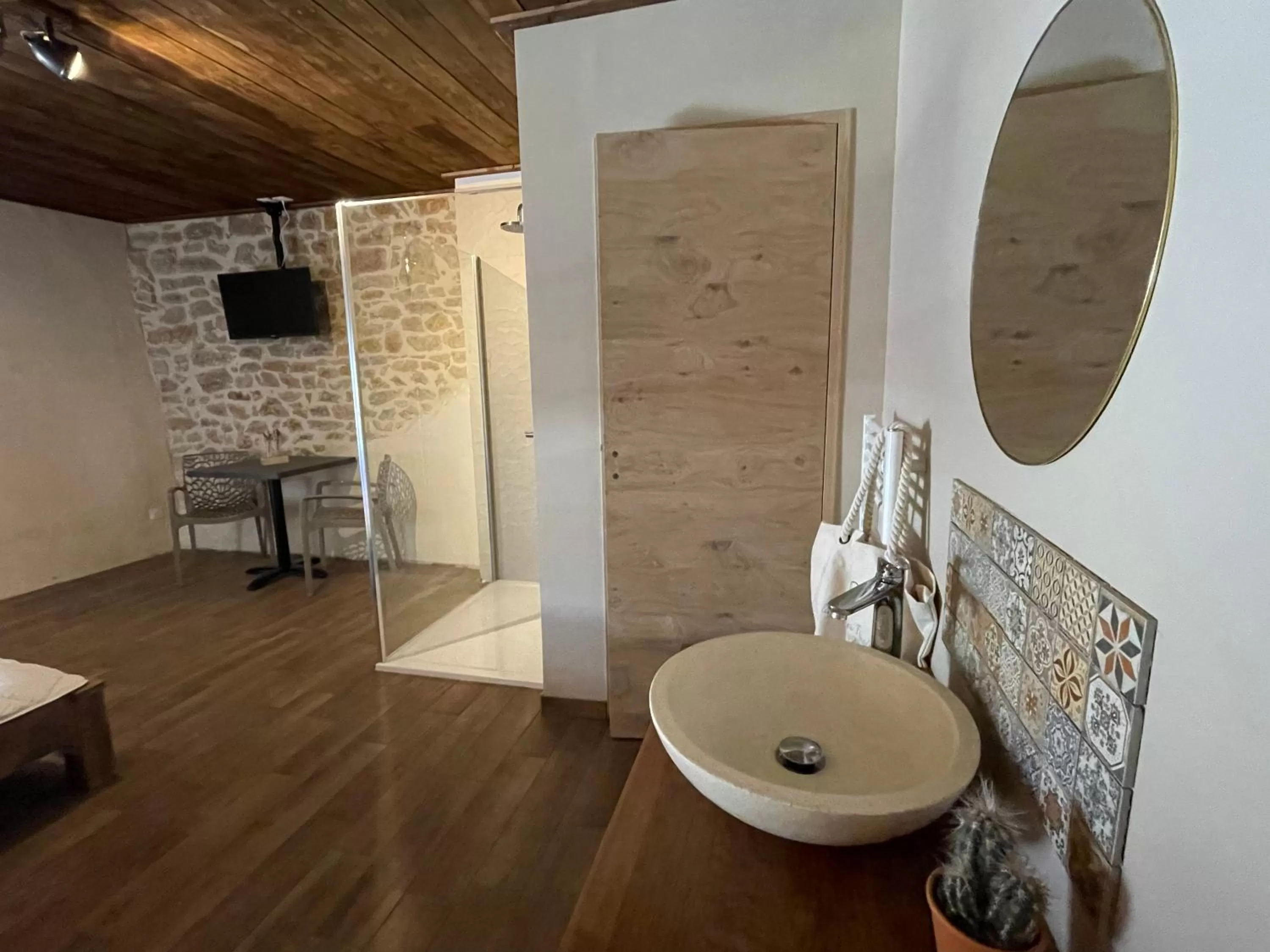 Bathroom in LA GRANGE DES FRANGINES