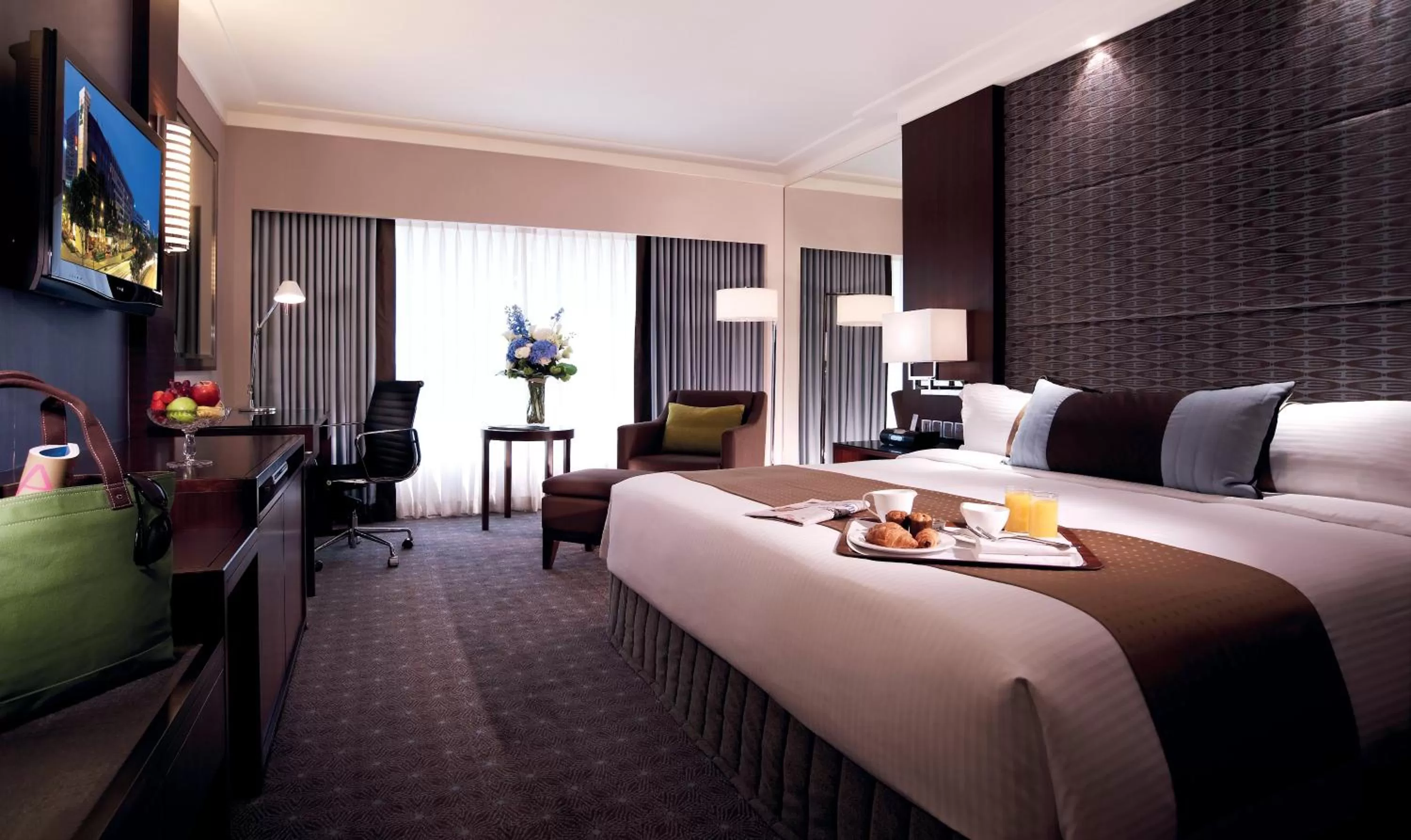 Photo of the whole room, Bed in Holiday Inn Singapore Orchard City Centre by IHG