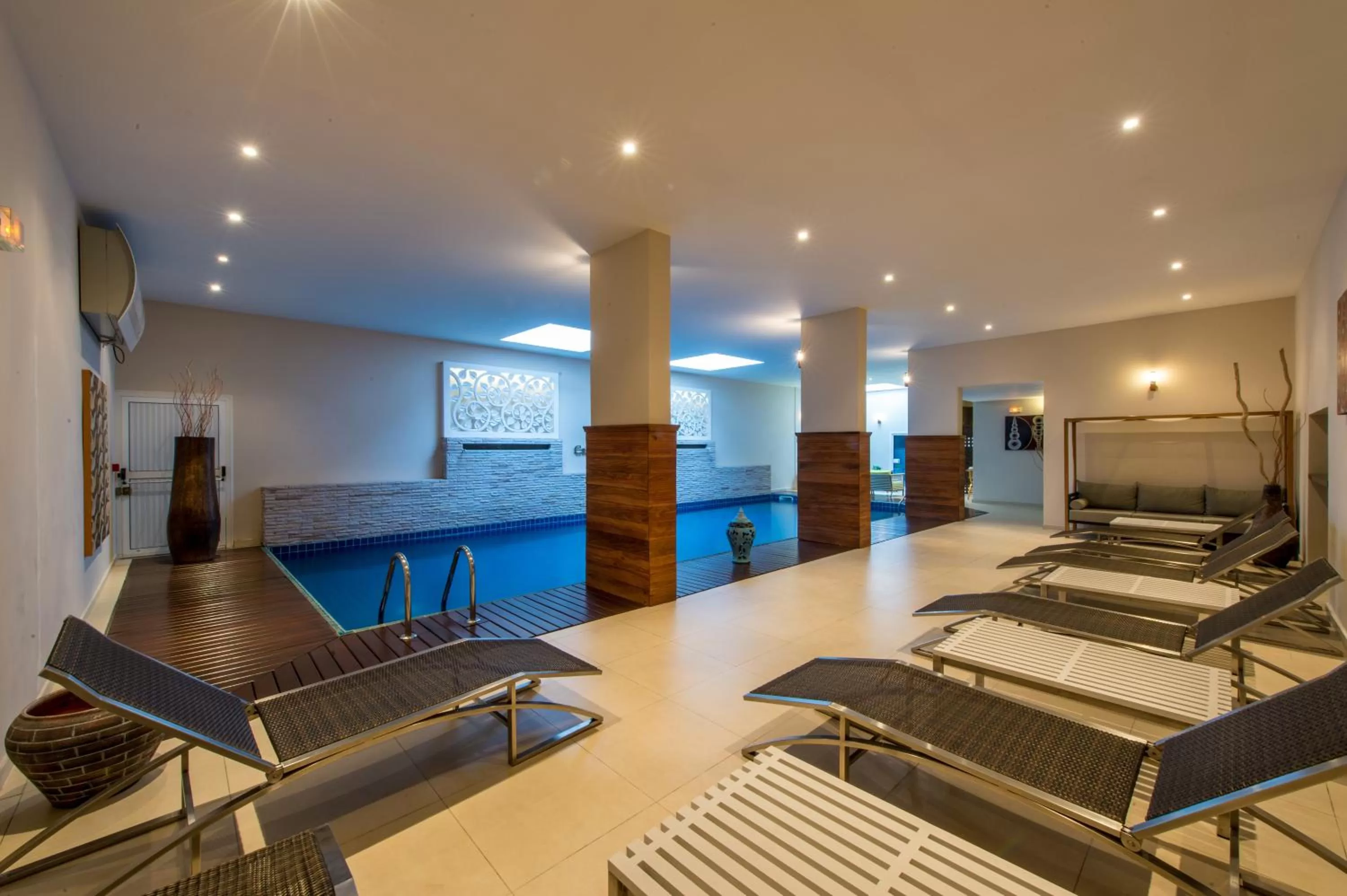 Swimming pool in Calypso Hôtel