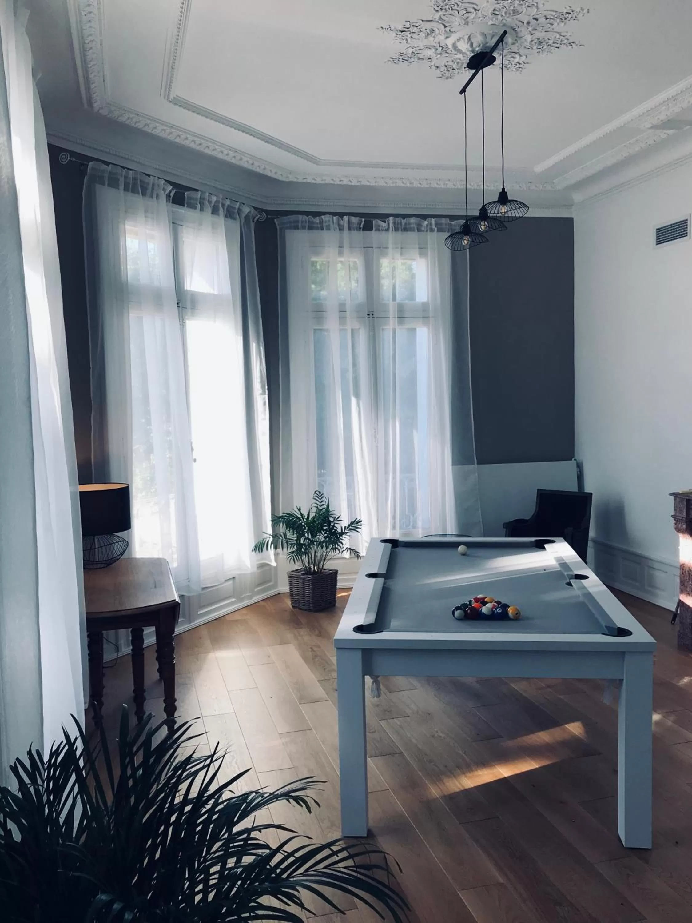 Billiard, Bed in La Domitia - Maison d'hôtes, massages & bien-être