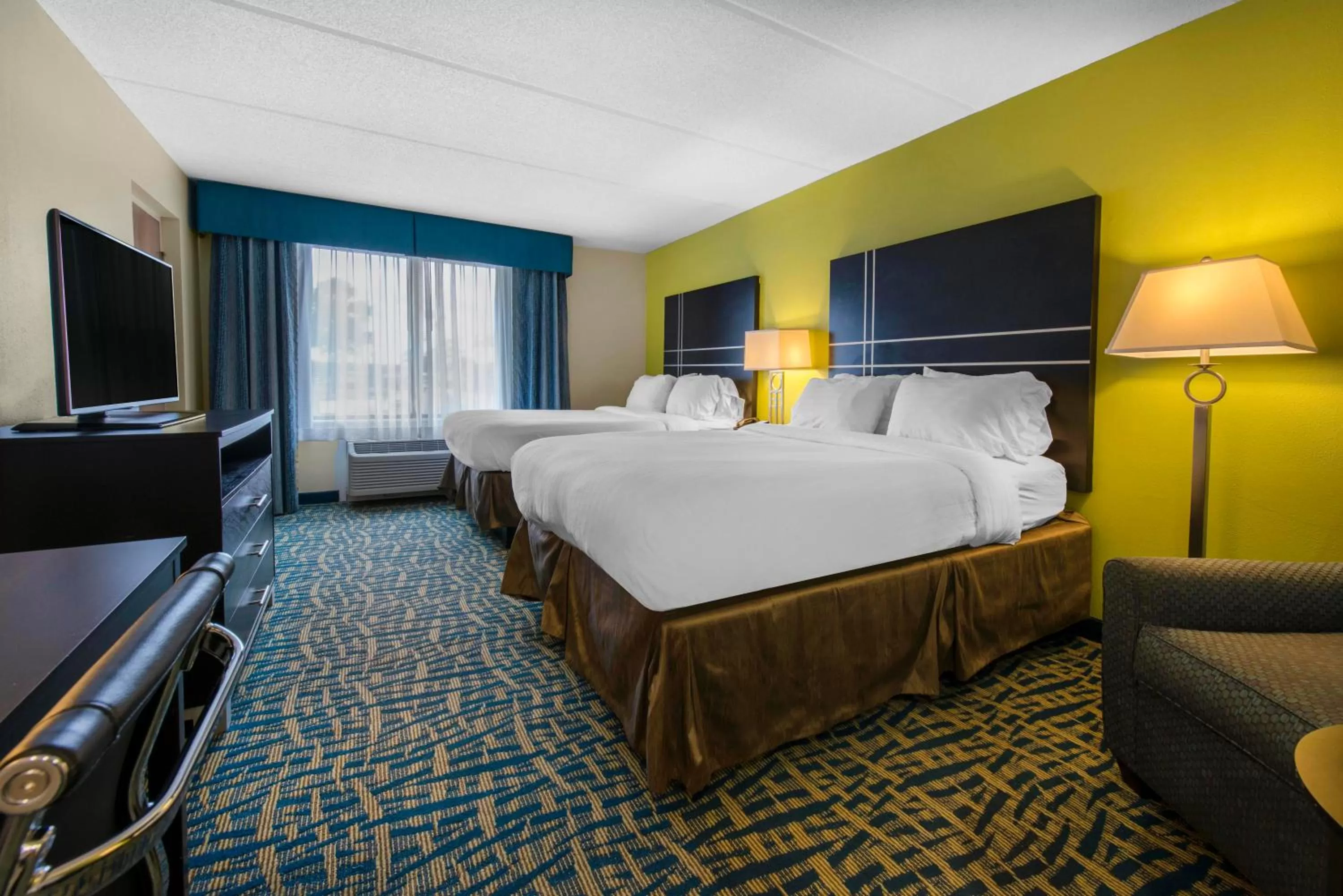 Photo of the whole room, Bed in Holiday Inn Savannah South - I-95 Gateway by IHG