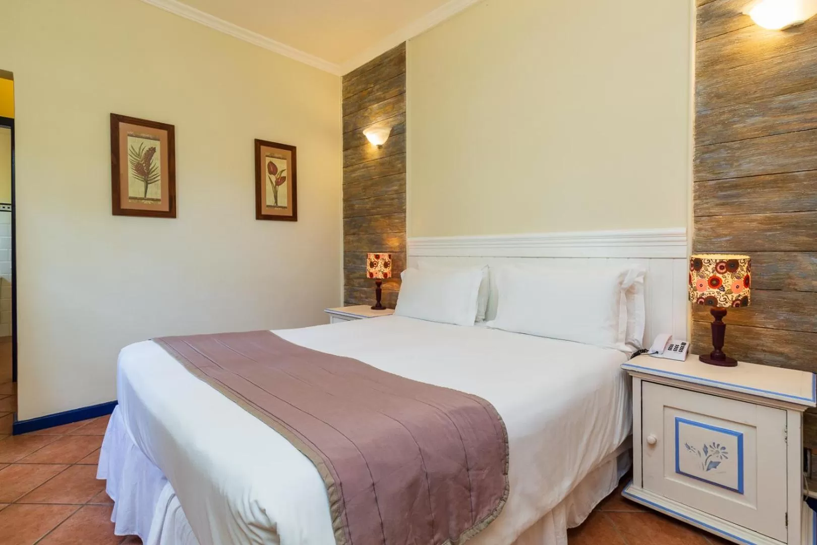 Bed in Pousada Corsario Paraty