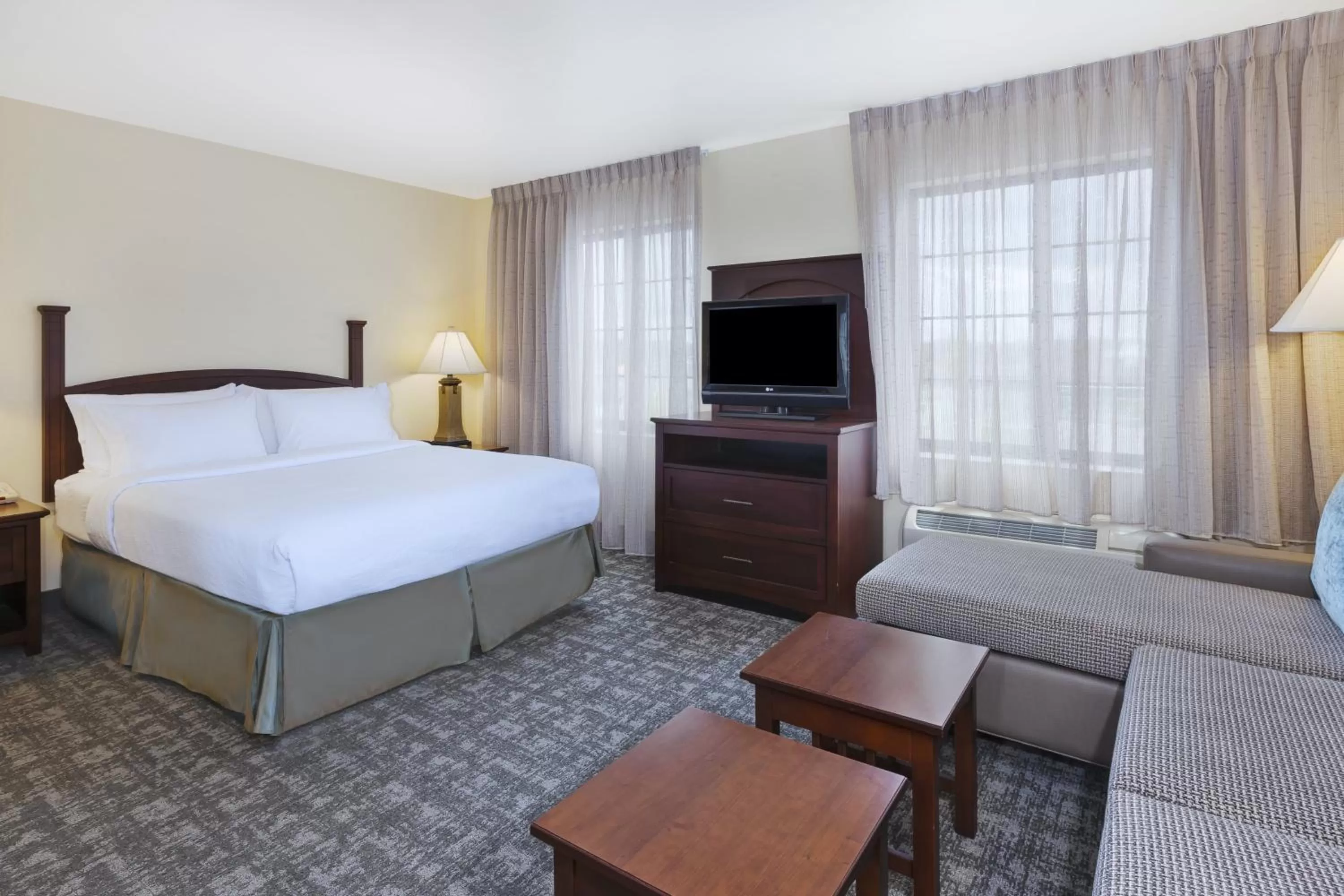 Photo of the whole room, Bed in Staybridge Suites Lansing-Okemos by IHG