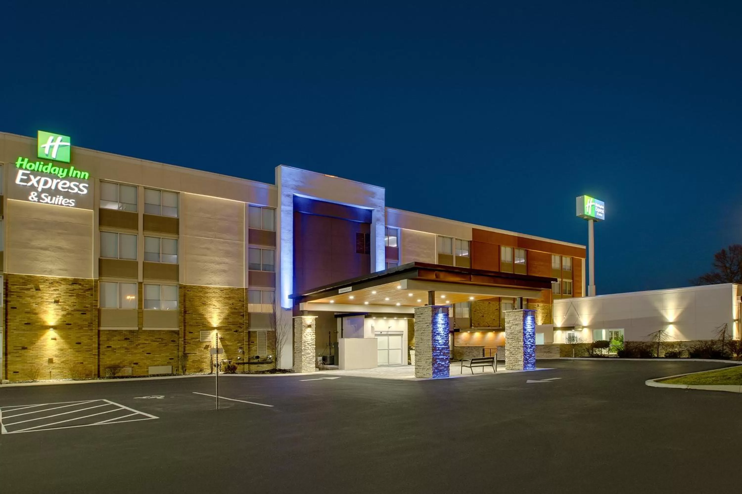 Property building in Holiday Inn Express & Suites Wapakoneta by IHG