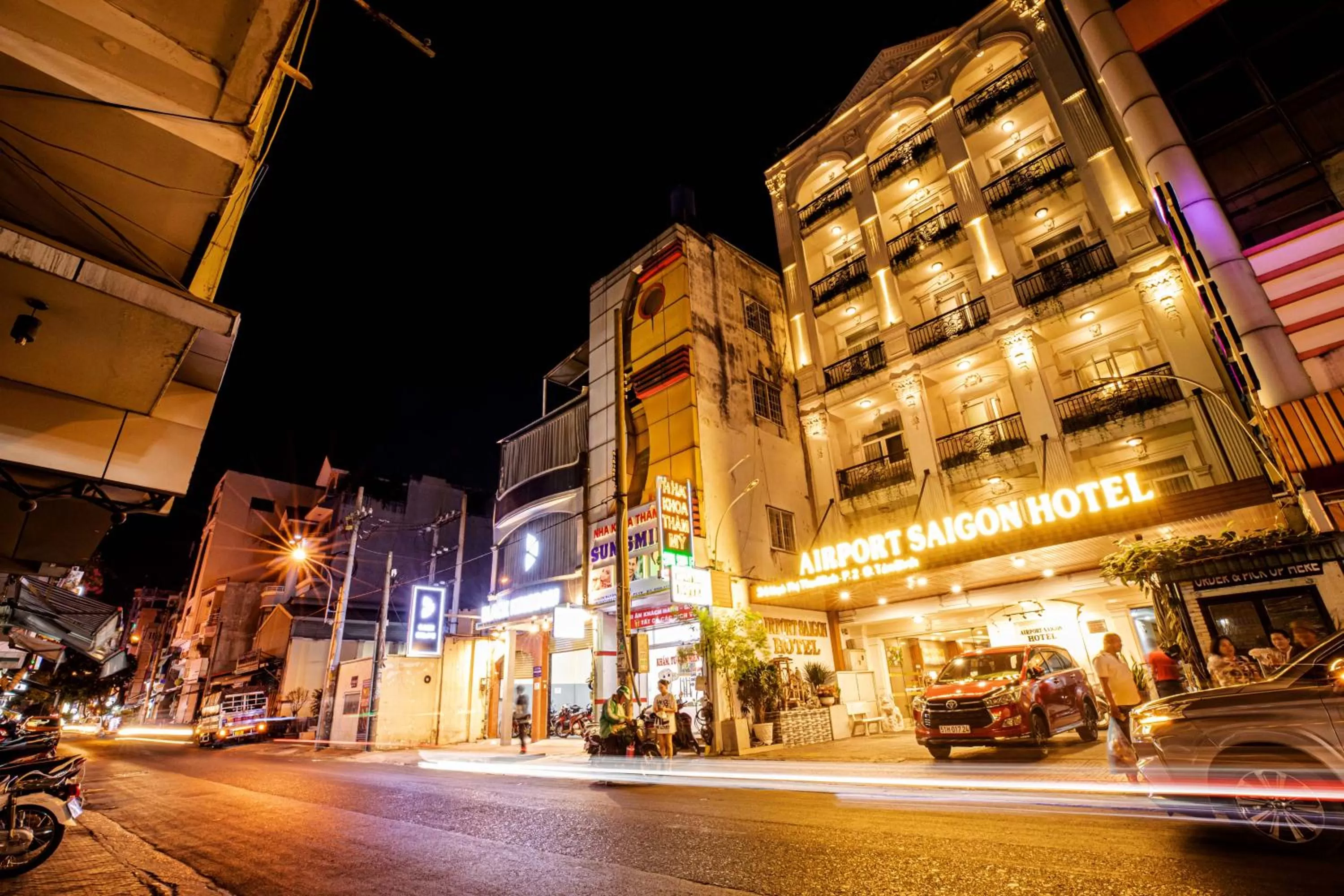 Property building in Airport Saigon Hotel - Gần ẩm thực đêm chợ Phạm Văn Hai