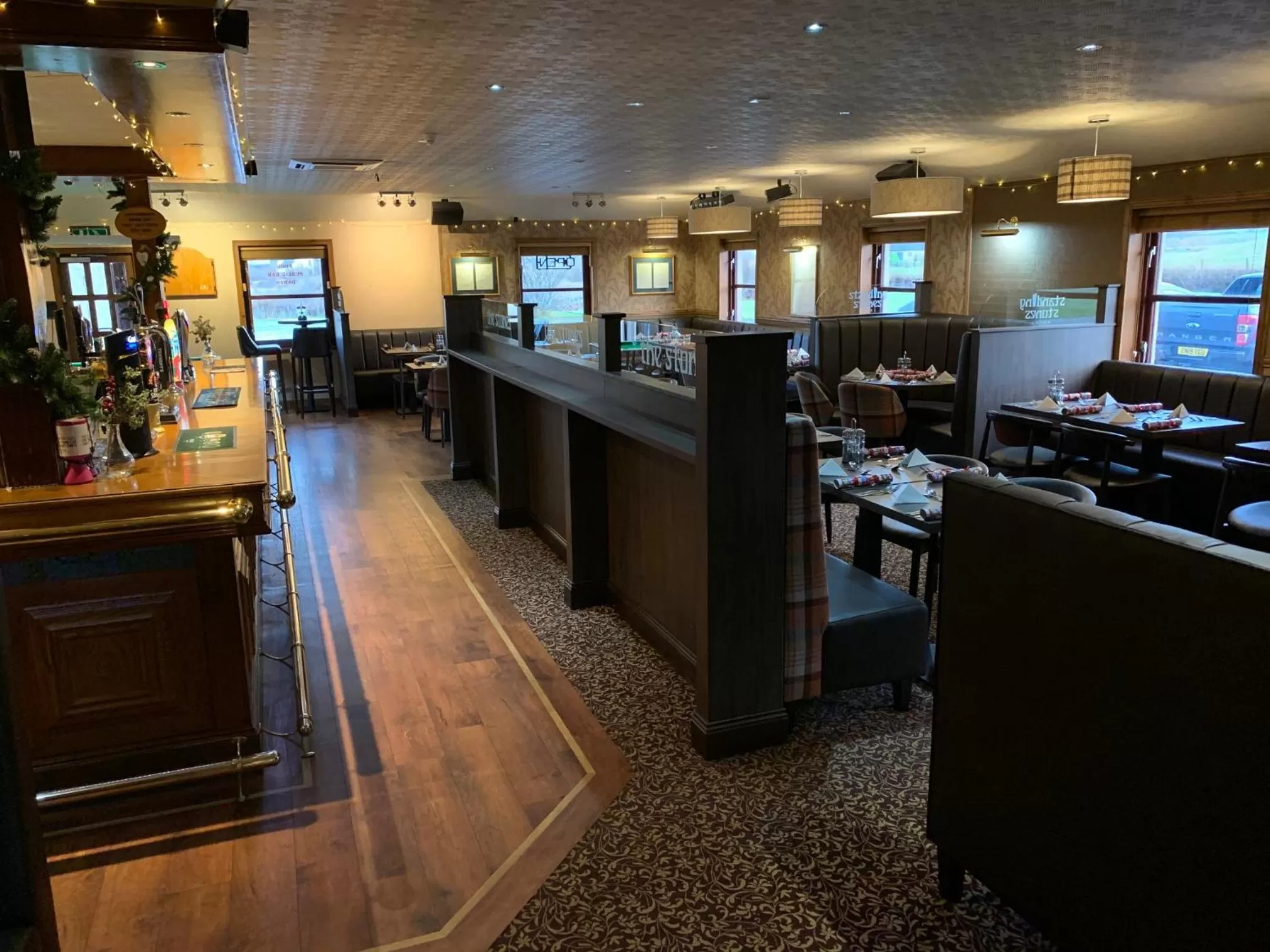 Restaurant/Places to Eat in Standing Stones Hotel