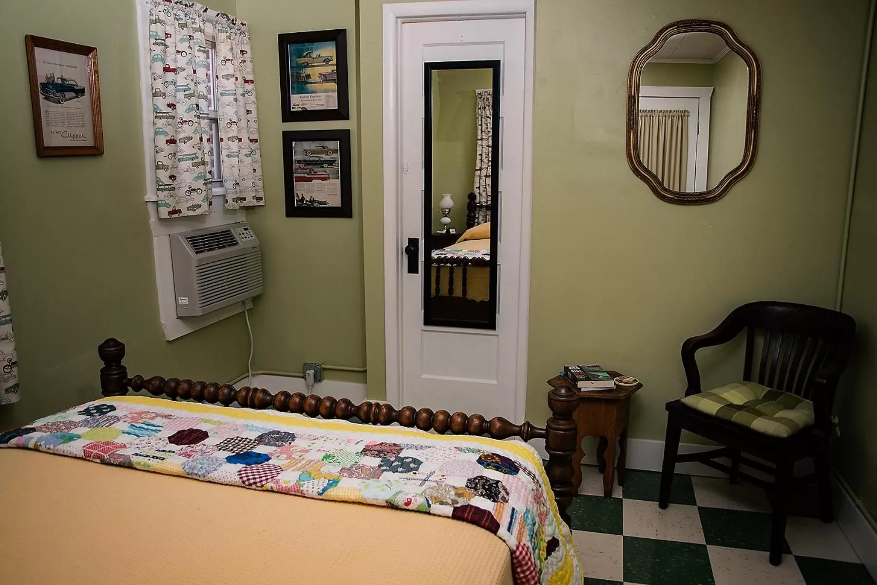 Bed in Rockwood Motor Court