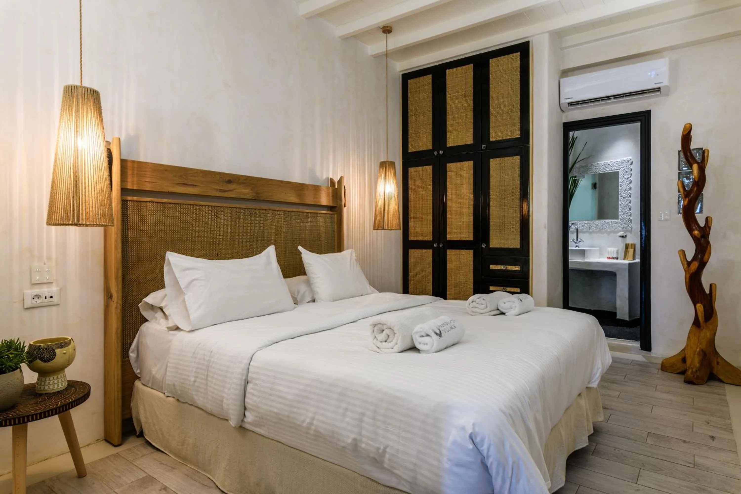 Bedroom, Bed in Panormos Village Hotel