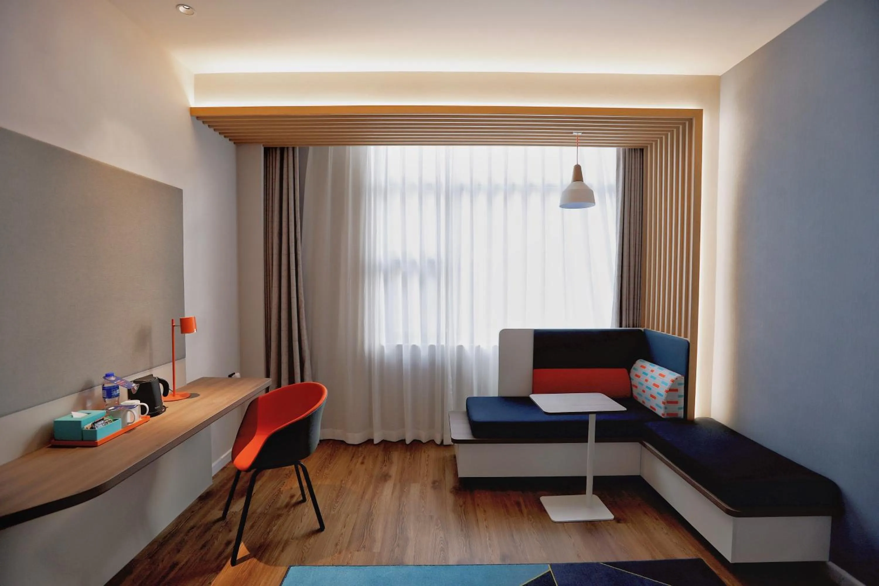 Seating area in Holiday Inn Express Shantou City Center by IHG