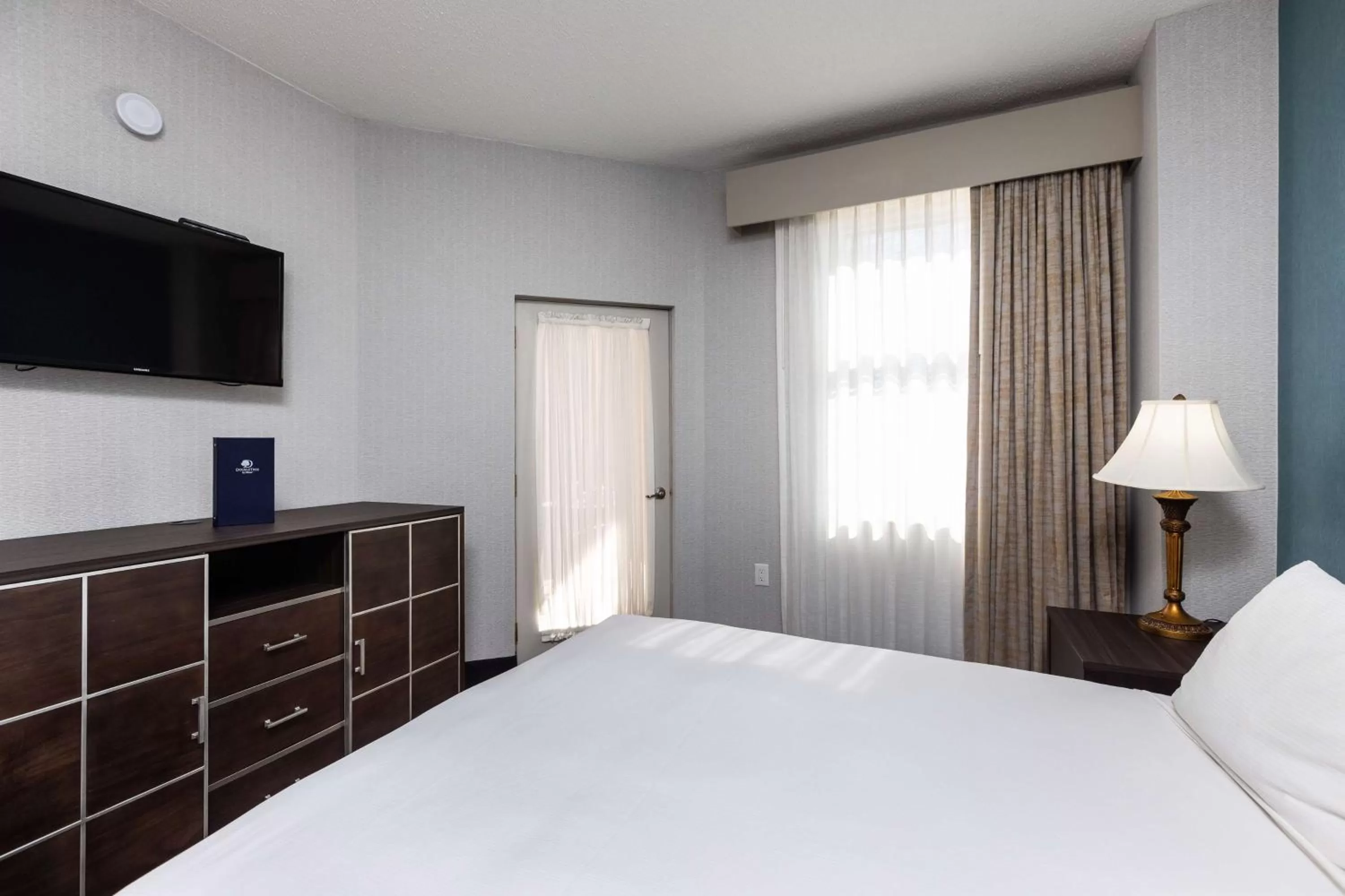 Bed in Inn at the Colonnade Baltimore - A DoubleTree by Hilton Hotel