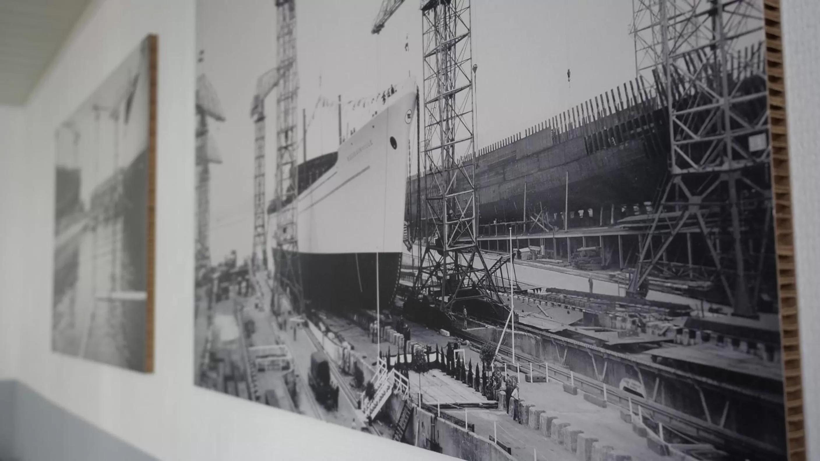 Decorative detail, Winter in Houseboat apartment with water terrace, free parking, free bikes & fast wifi