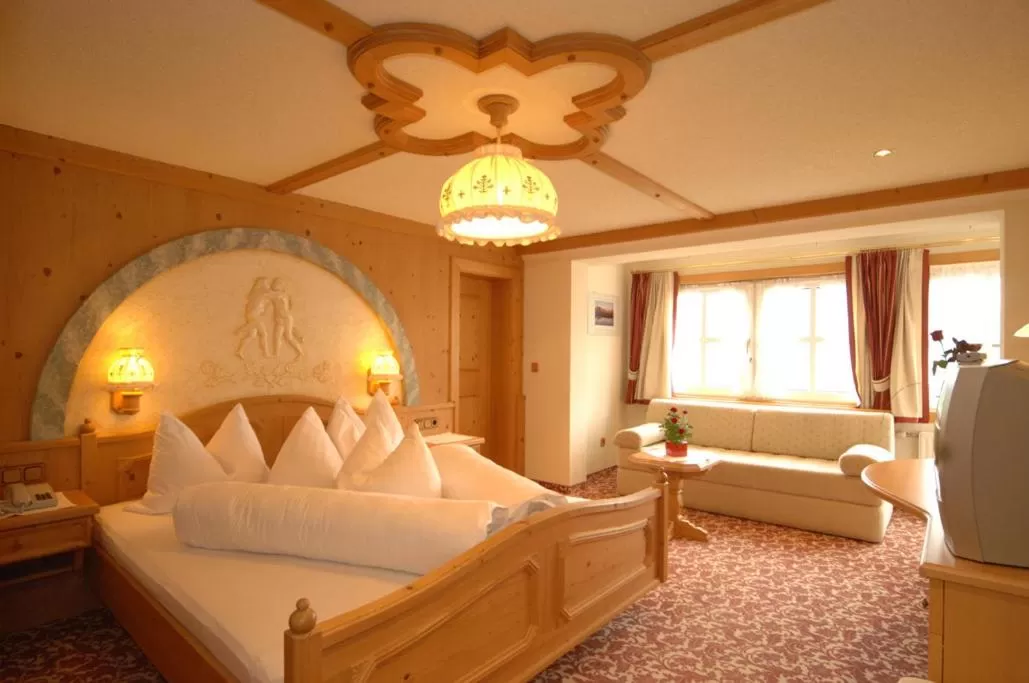 Bed in Hotel Neuwirt