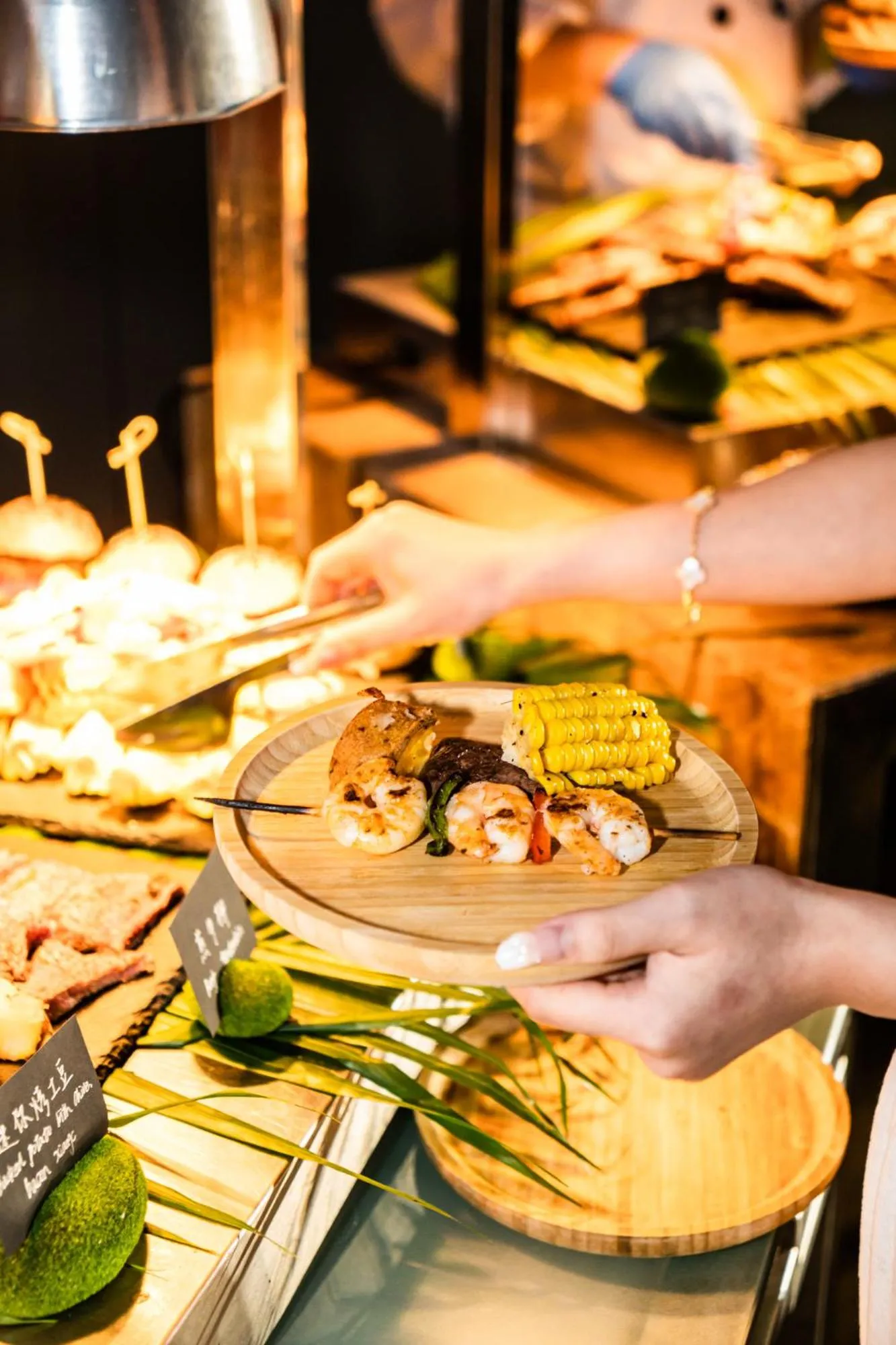 Food and drinks in Radisson Collection Hotel, Yangtze Shanghai