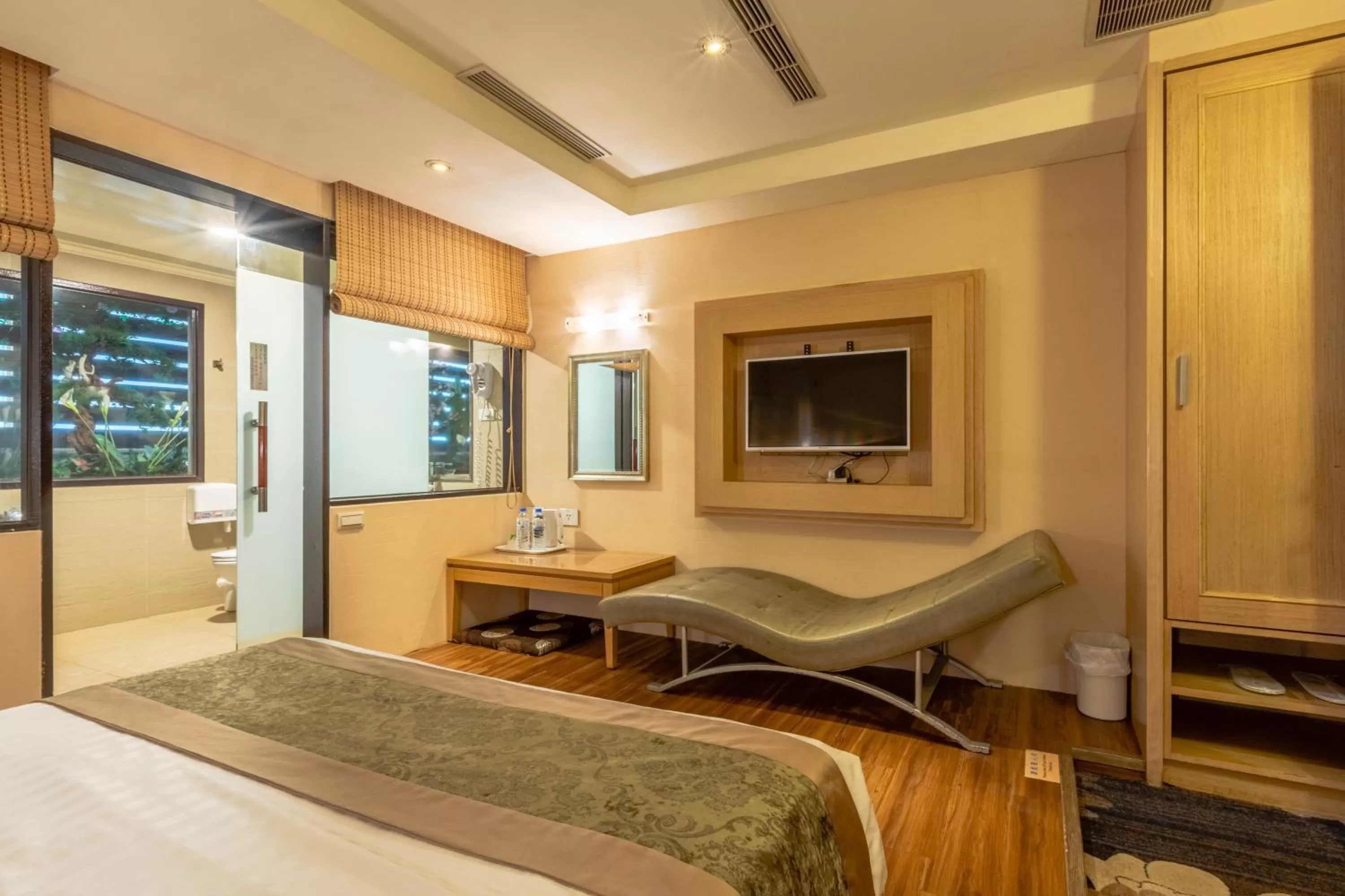 Photo of the whole room, Bed in Chyuan Du Spring Resort