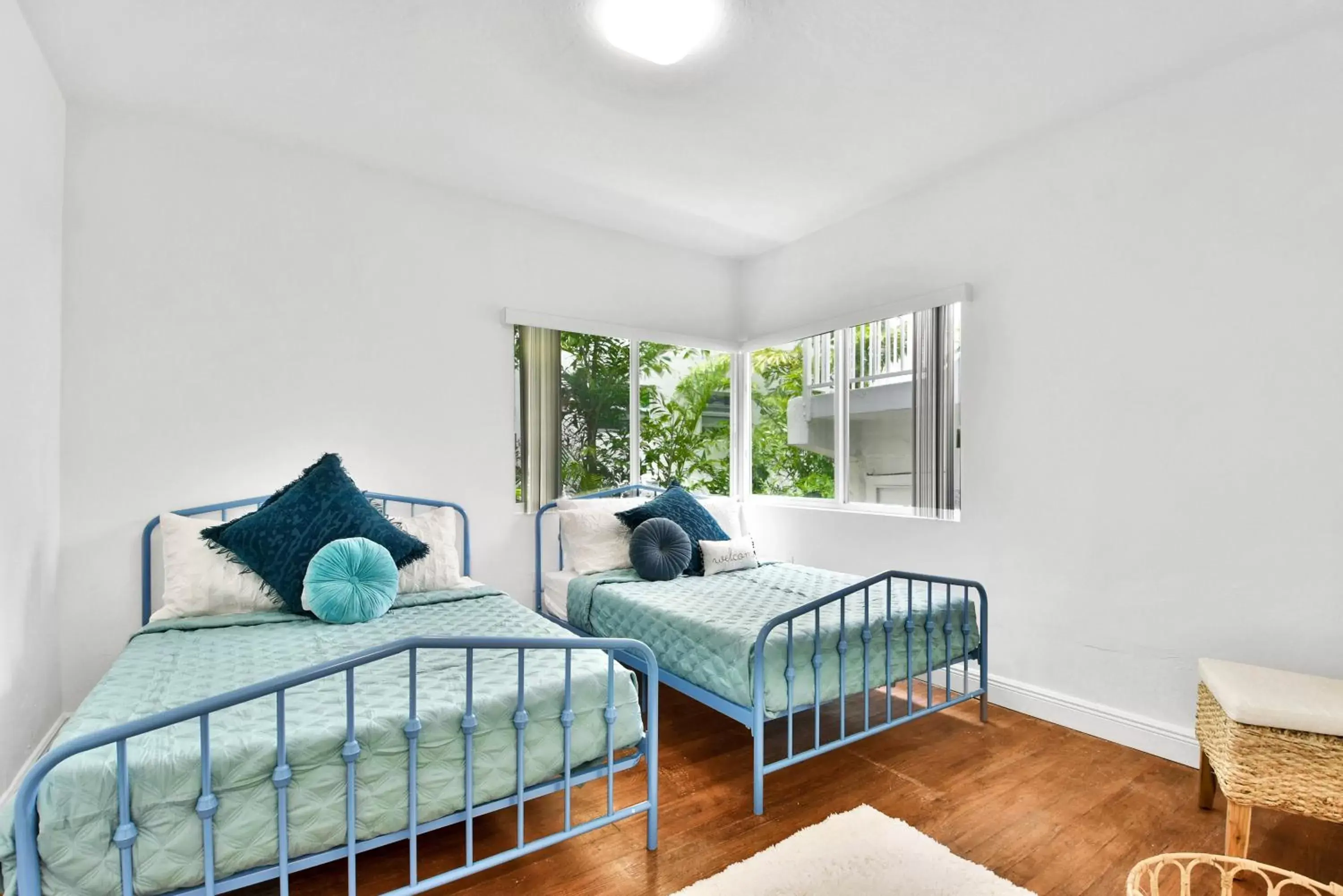 One-Bedroom Apartment in West Deco One-Bedroom Apartment in West Deco