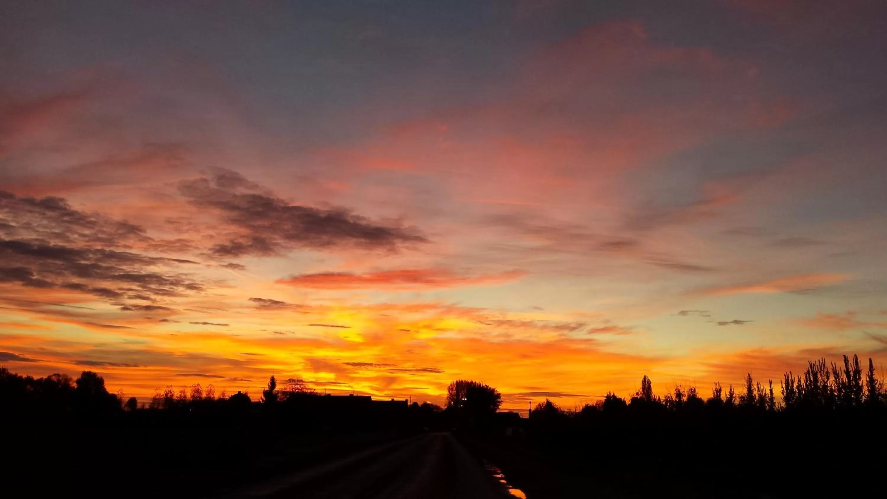 Winter, Sunrise/Sunset in Secret d'une Nuit a vicq prės de valenciennes,onnaing,saint saulve avec piscine , jaccuzi